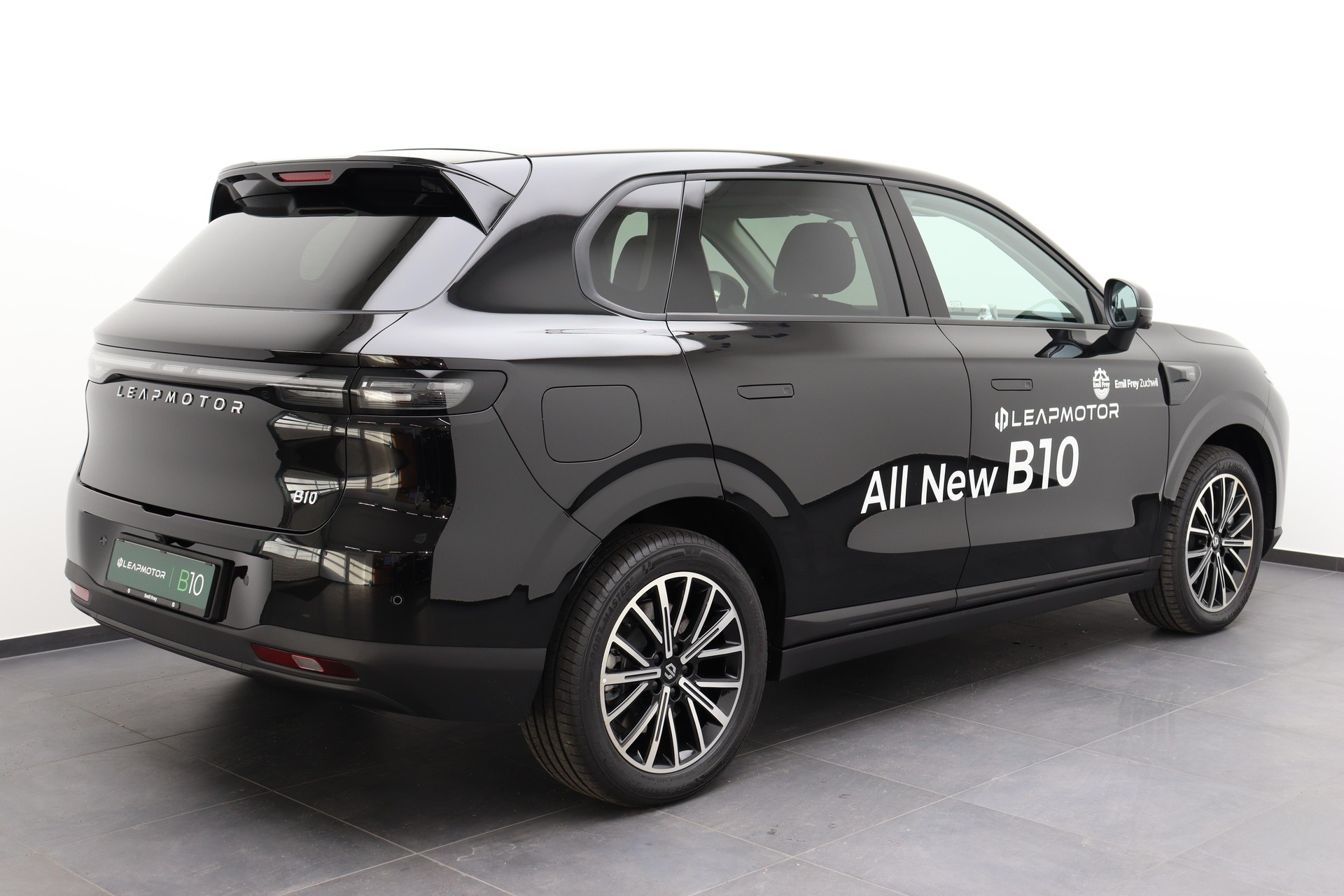 LEAPMOTOR B10 1.5 Hybrid EV-image-3