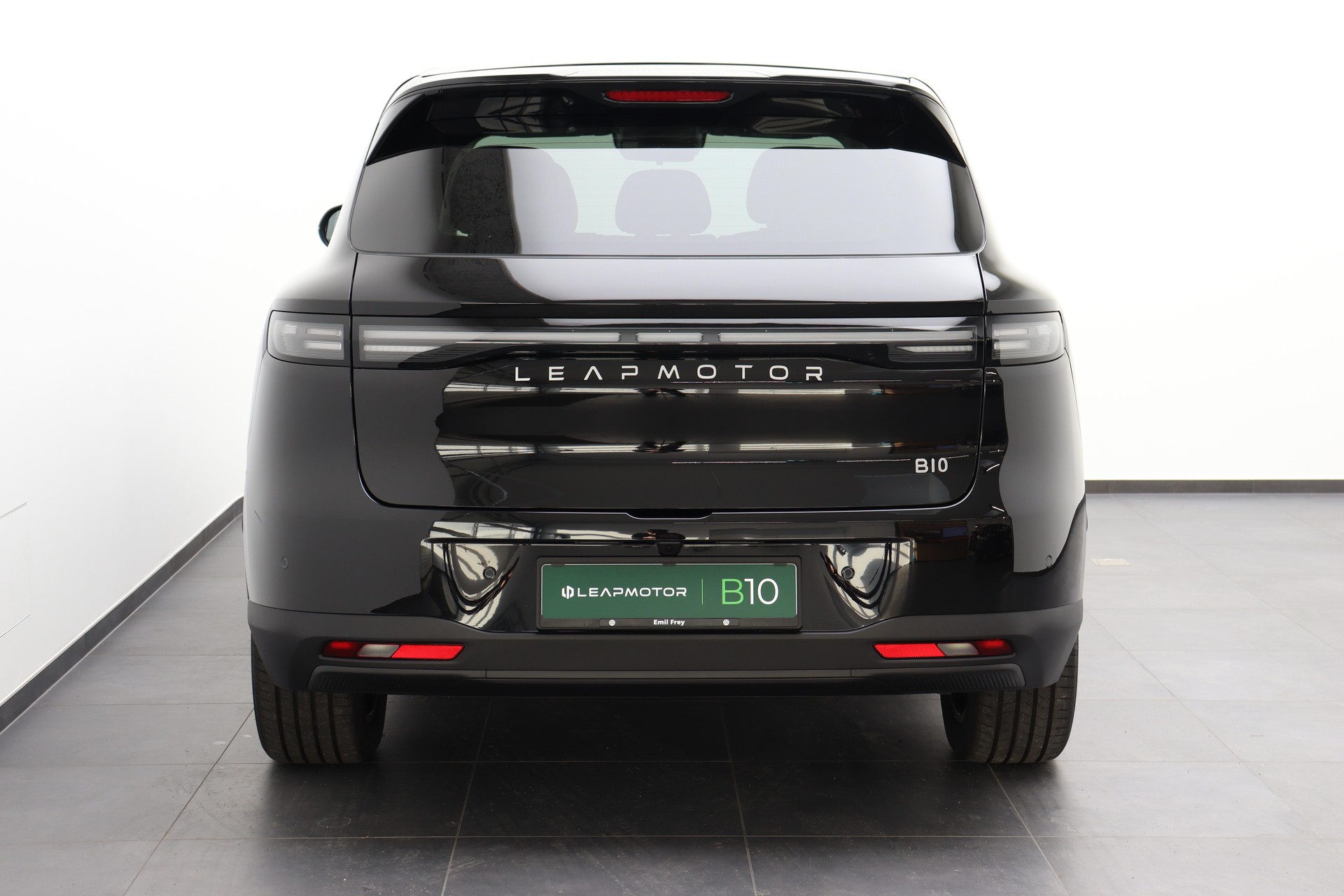 LEAPMOTOR B10 1.5 Hybrid EV-image-4