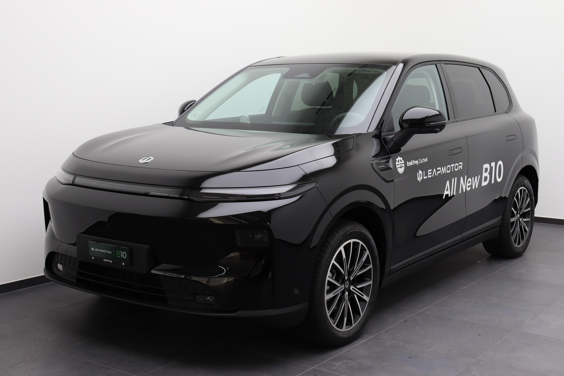 LEAPMOTOR B10 1.5 Hybrid EV-image-0