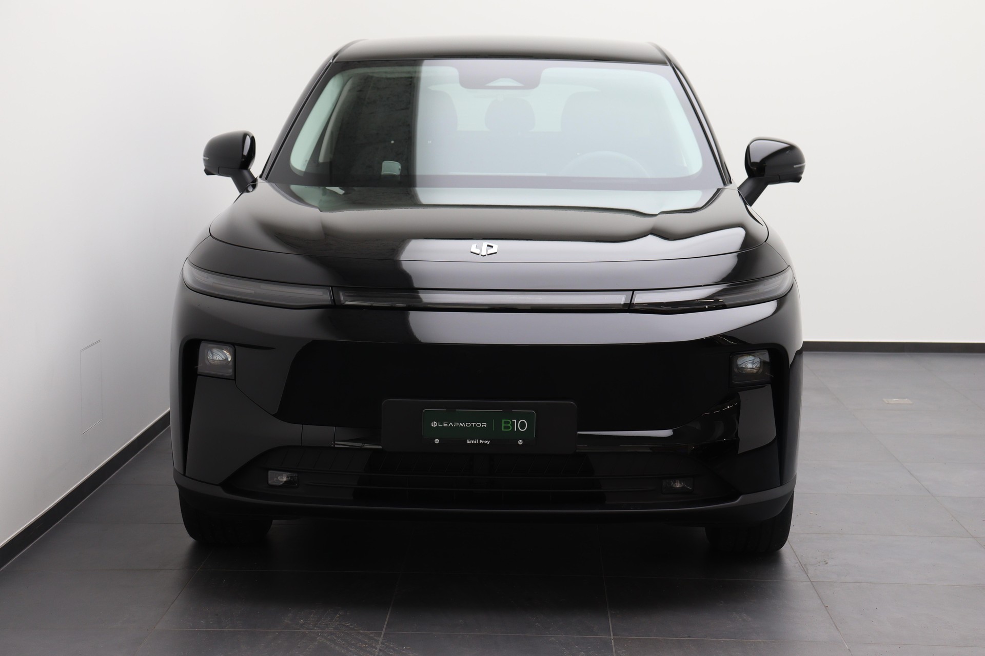 LEAPMOTOR B10 1.5 Hybrid EV-image-2