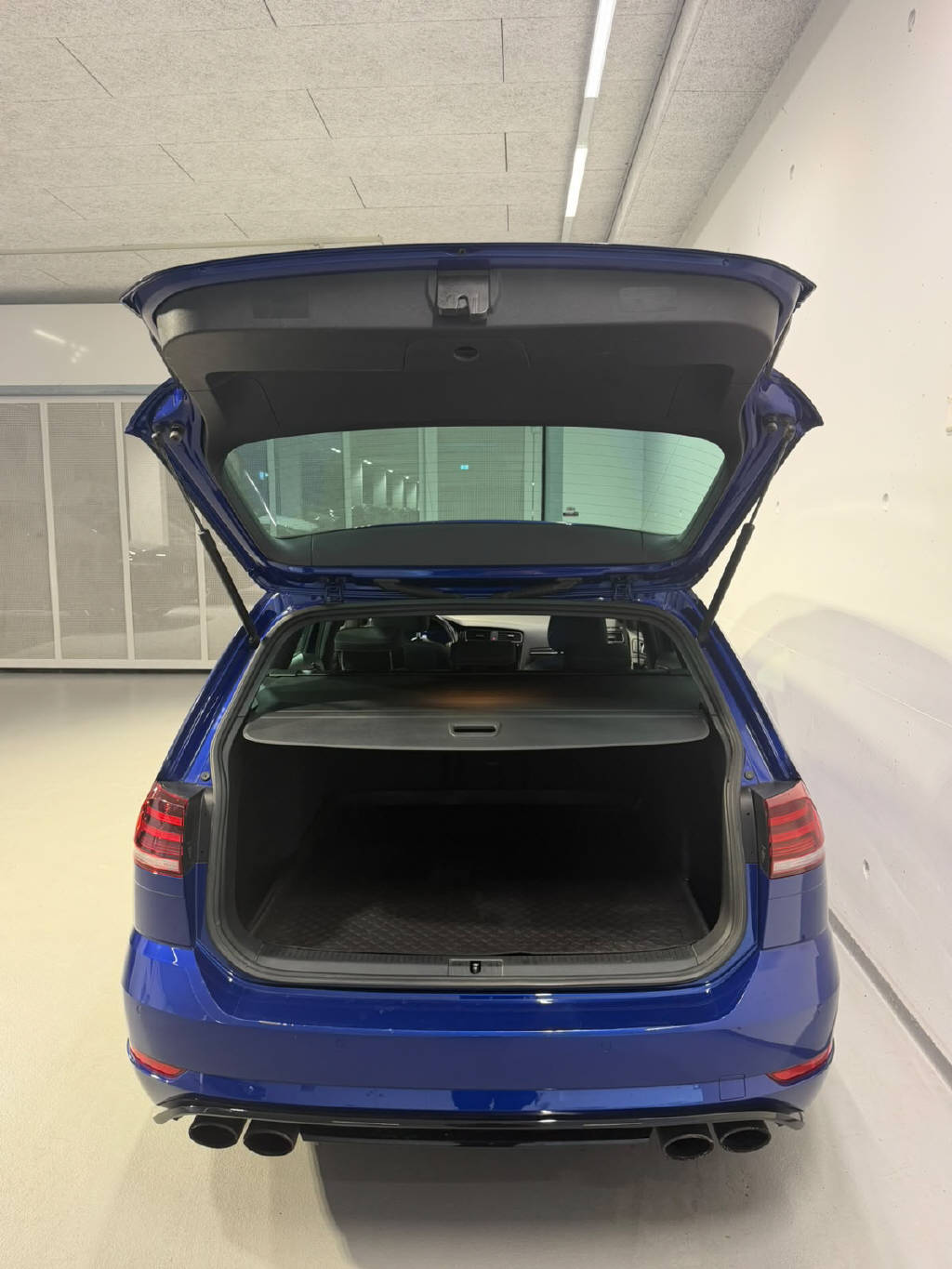 VW Golf VII Variant 2.0 TSI R 310 DSG 4moti-image-9