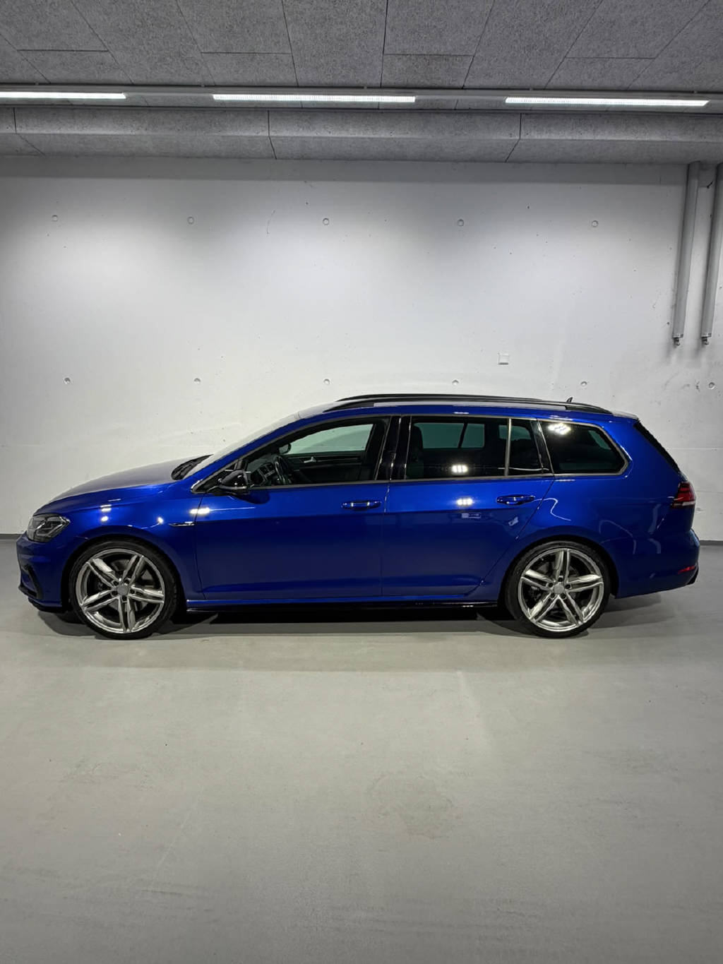 VW Golf VII Variant 2.0 TSI R 310 DSG 4moti-image-2