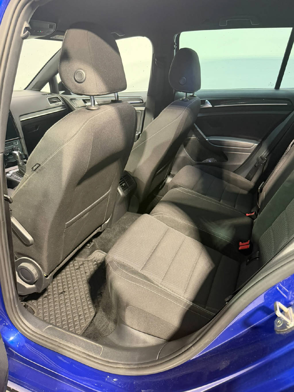 VW Golf VII Variant 2.0 TSI R 310 DSG 4moti-image-8