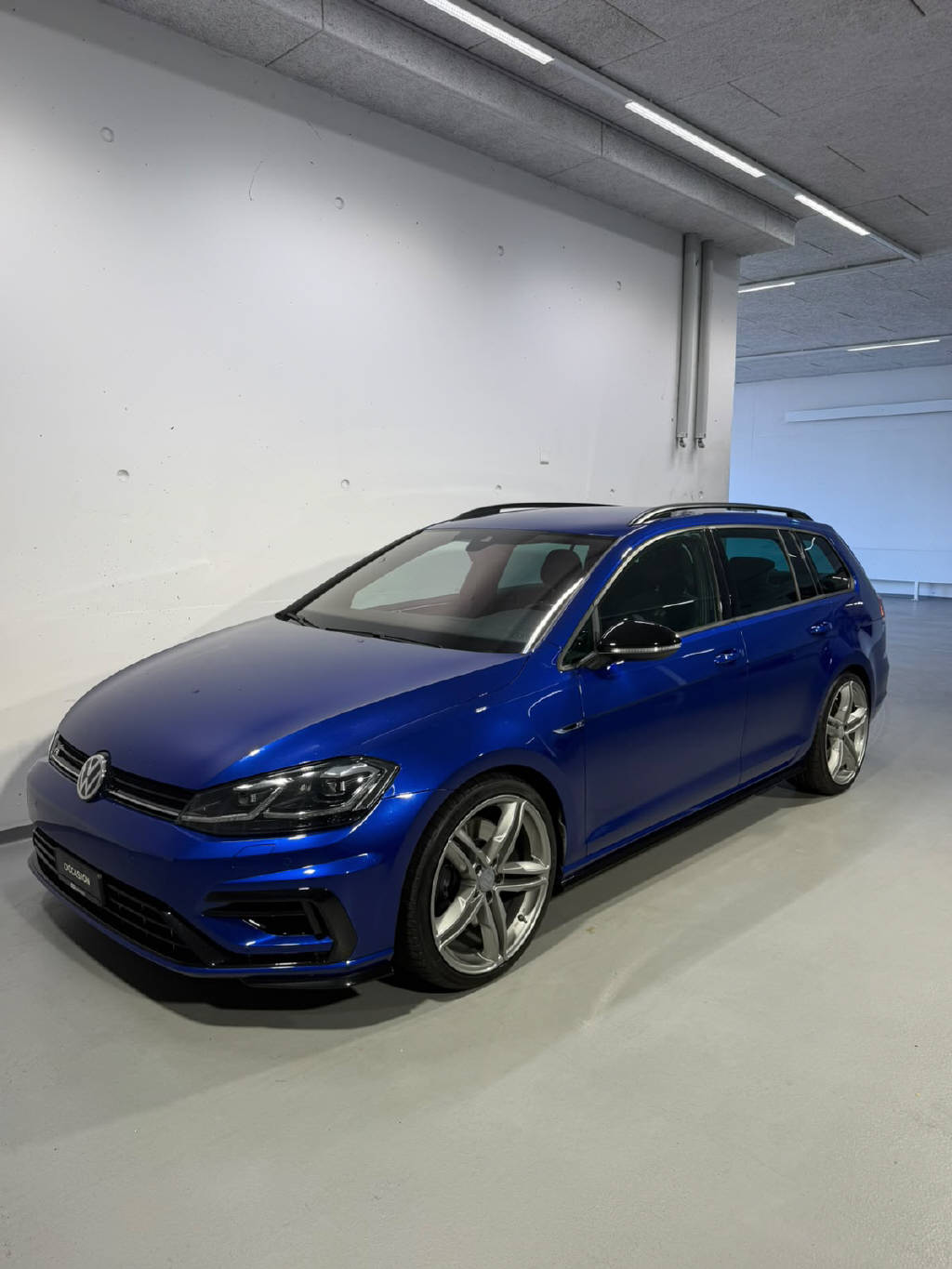 VW Golf VII Variant 2.0 TSI R 310 DSG 4moti-image-0