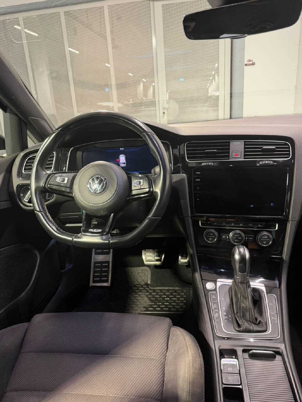 VW Golf VII Variant 2.0 TSI R 310 DSG 4moti-image-6
