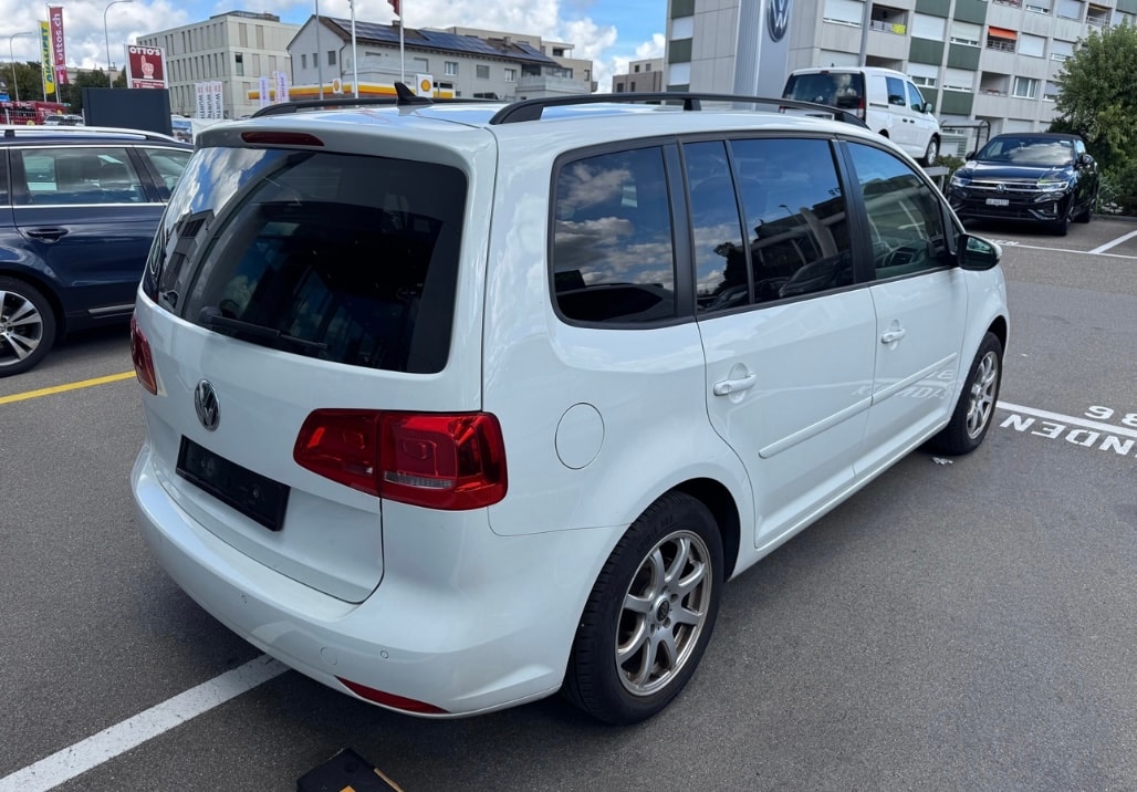 VW Touran 2.0 TDI BlueMotion Technology Cup DSG-image-2