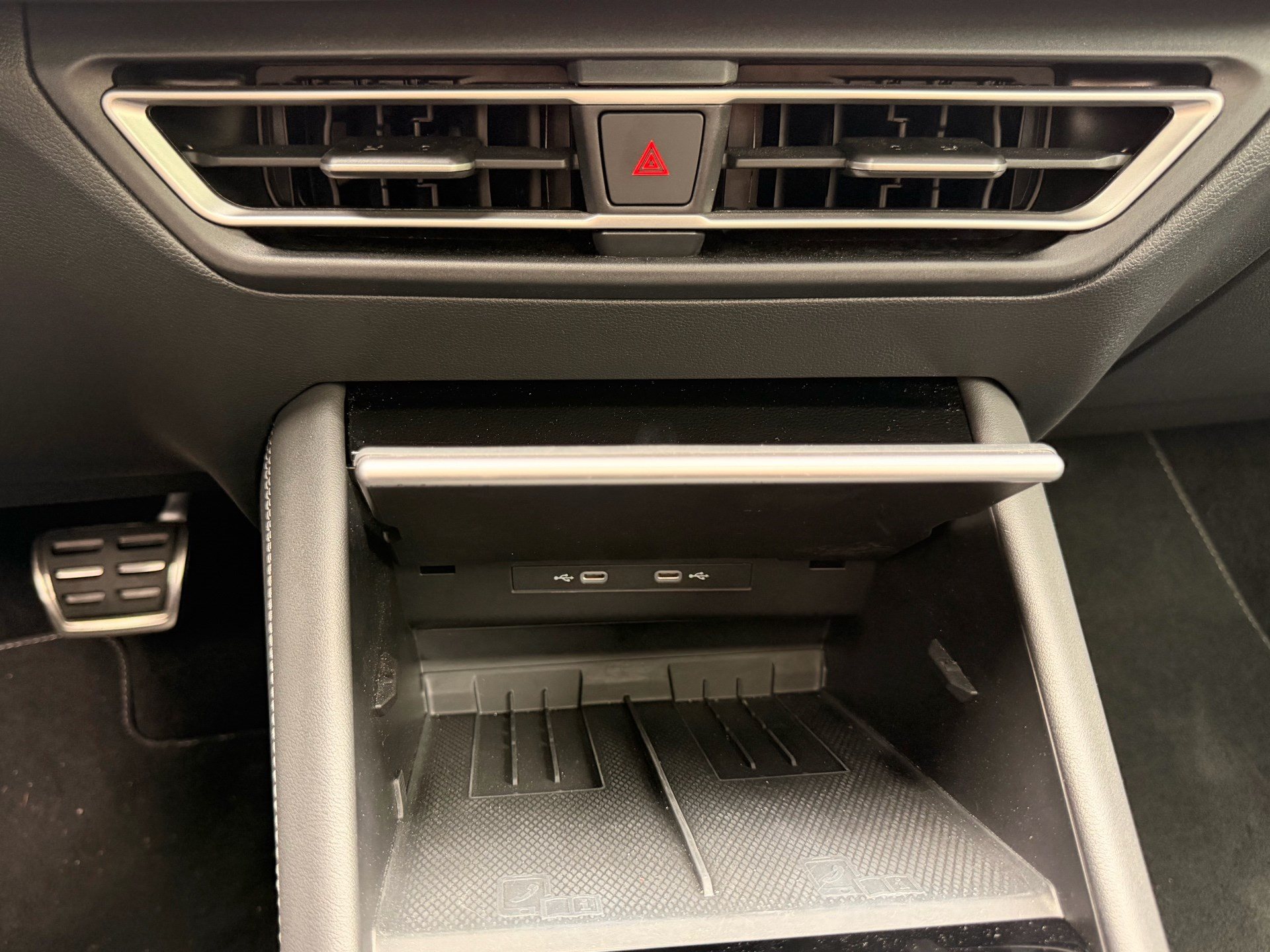 VW Tiguan 2.0 TSI 265PS 4Motion R-Line ***PANORAMADACH***-image-24