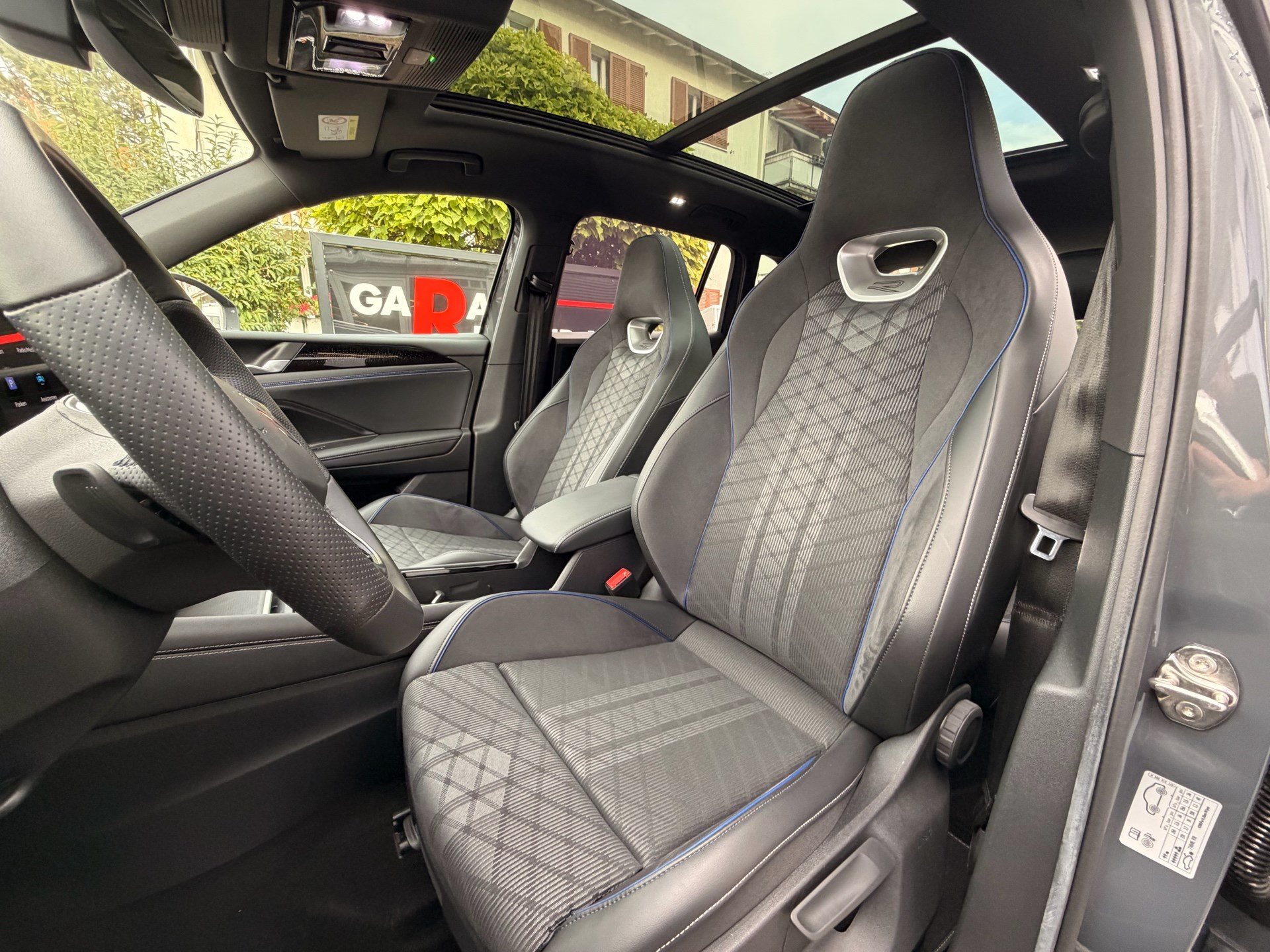 VW Tiguan 2.0 TSI 265PS 4Motion R-Line ***PANORAMADACH***-image-7