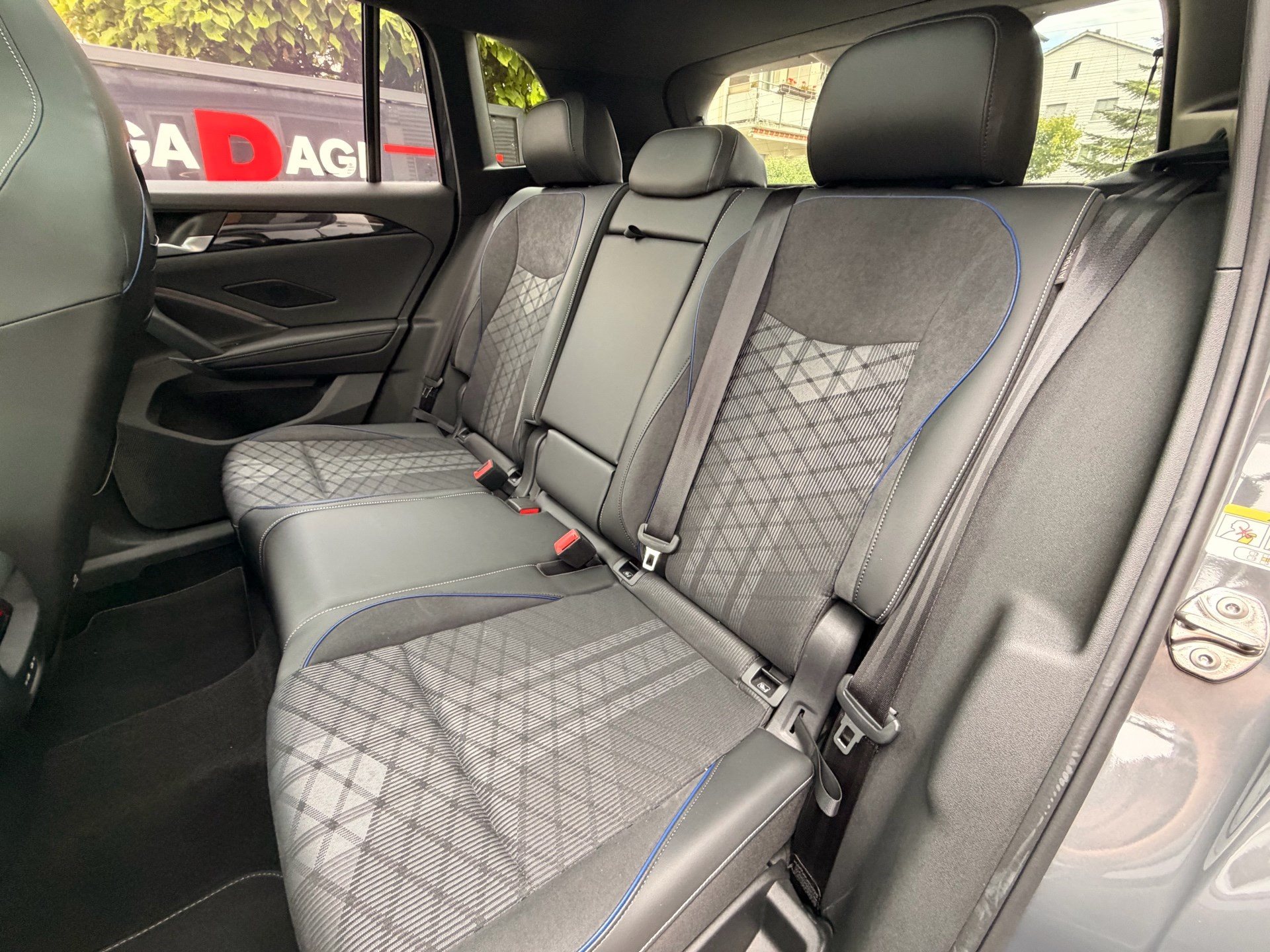 VW Tiguan 2.0 TSI 265PS 4Motion R-Line ***PANORAMADACH***-image-28