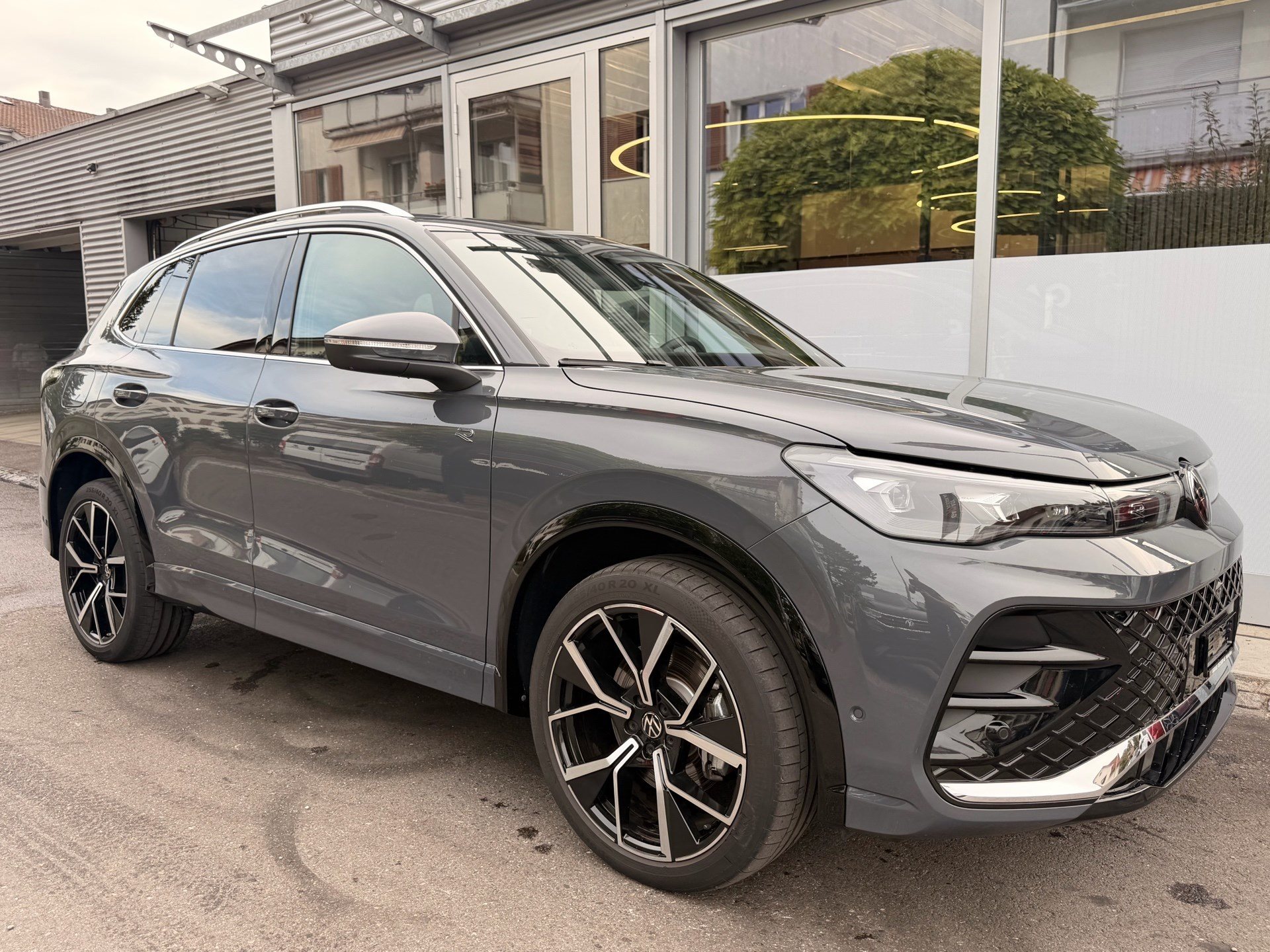 VW Tiguan 2.0 TSI 265PS 4Motion R-Line ***PANORAMADACH***-showroom-element-2