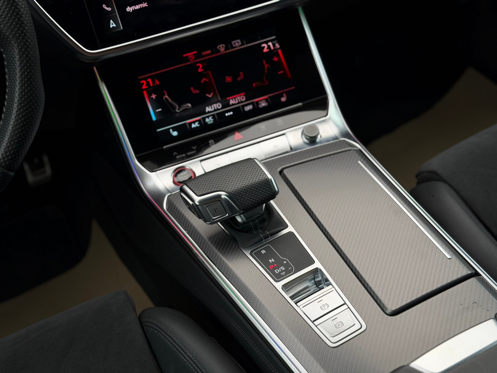 AUDI RS6 Avant 4.0 TFSI V8 quattro-image-21