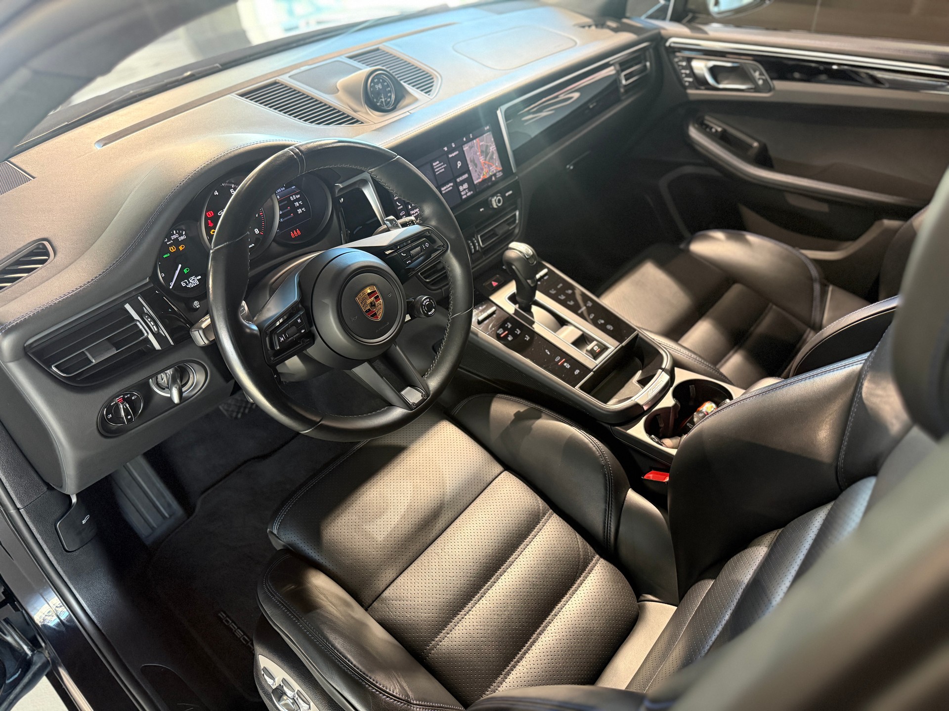 PORSCHE Macan GTS PDK-image-10