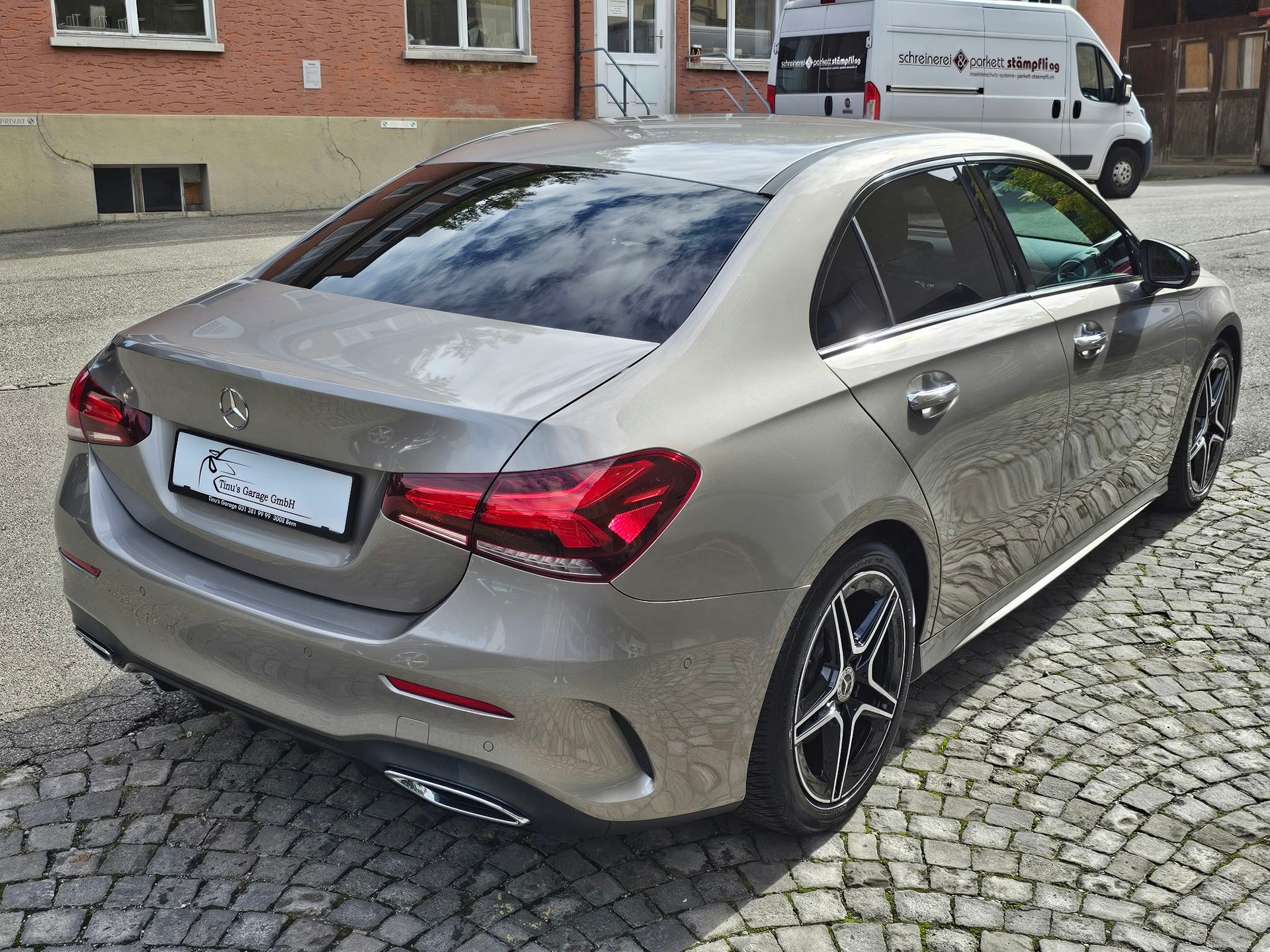 MERCEDES-BENZ A 200 AMG Line 7G-DCT-image-4