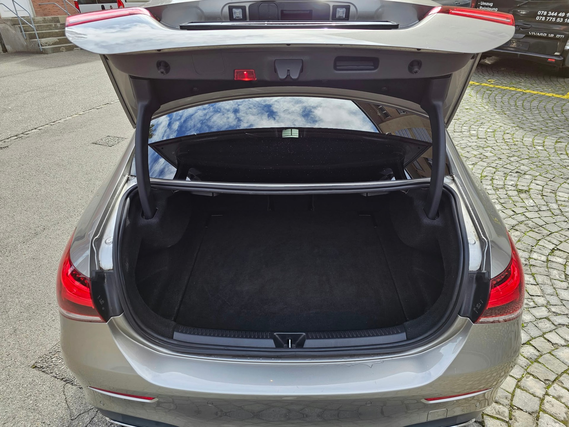 MERCEDES-BENZ A 200 AMG Line 7G-DCT-image-13
