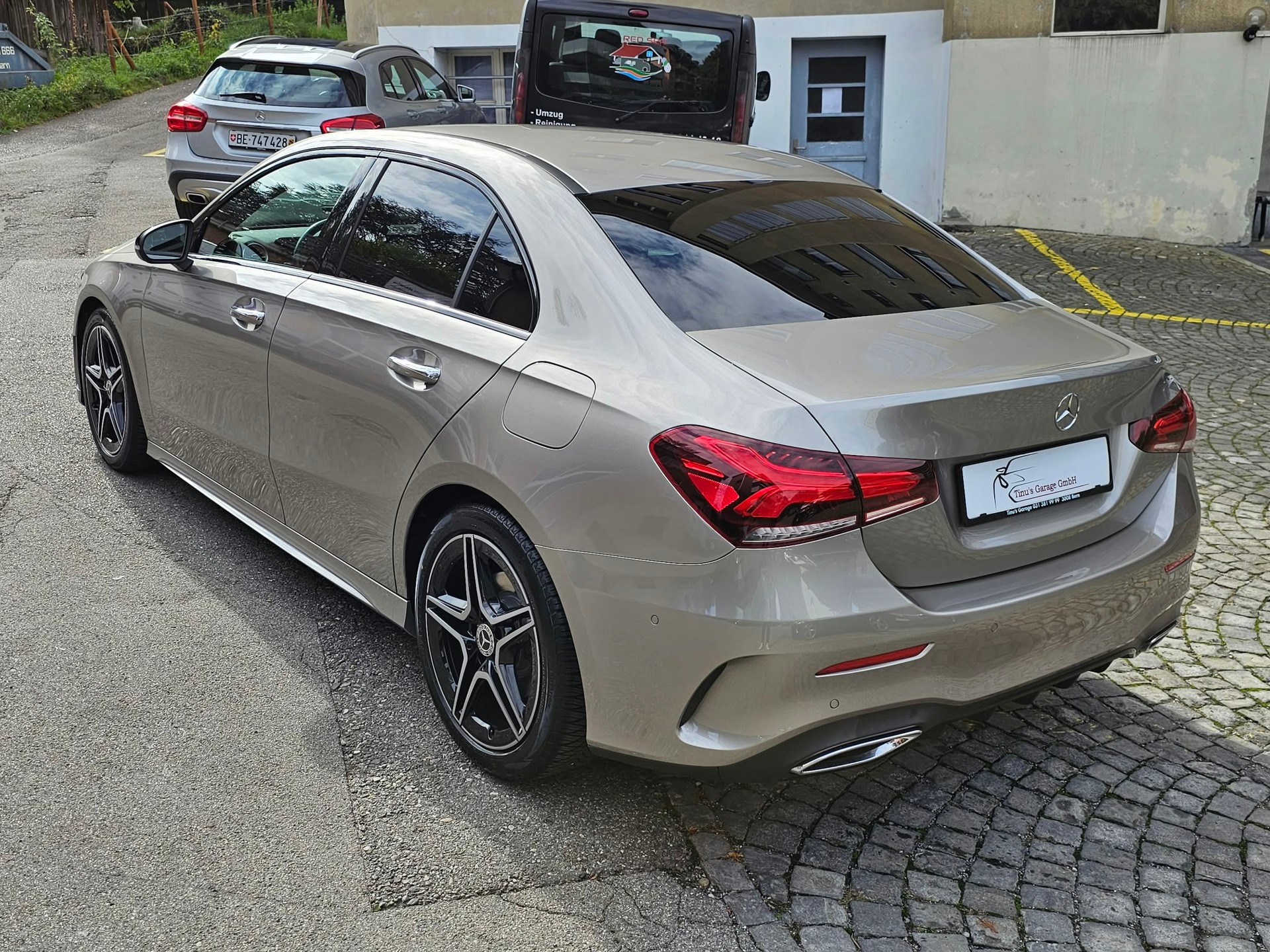 MERCEDES-BENZ A 200 AMG Line 7G-DCT-image-2