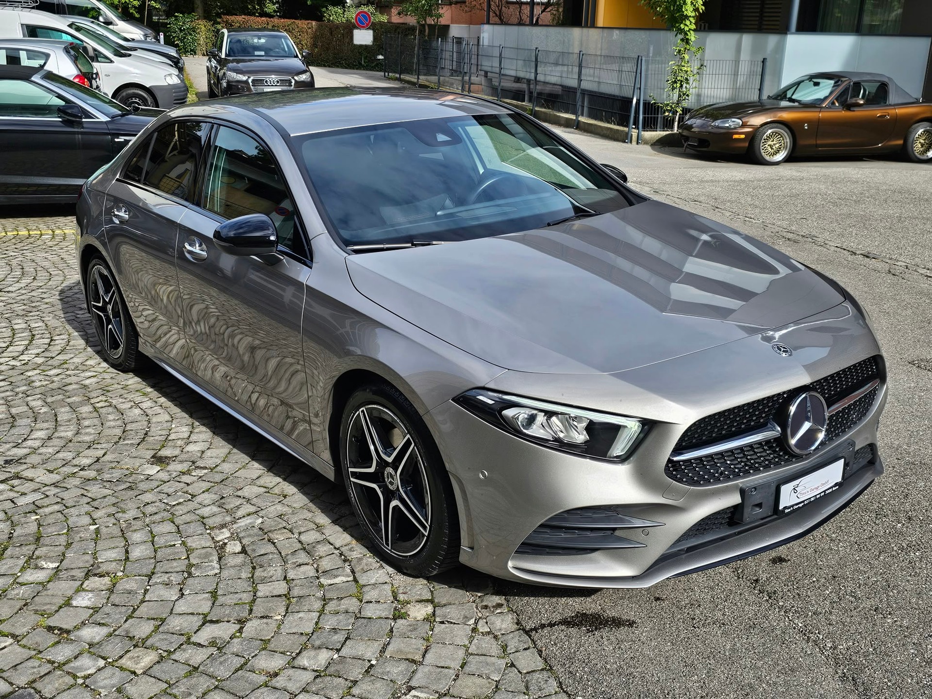 MERCEDES-BENZ A 200 AMG Line 7G-DCT-image-6
