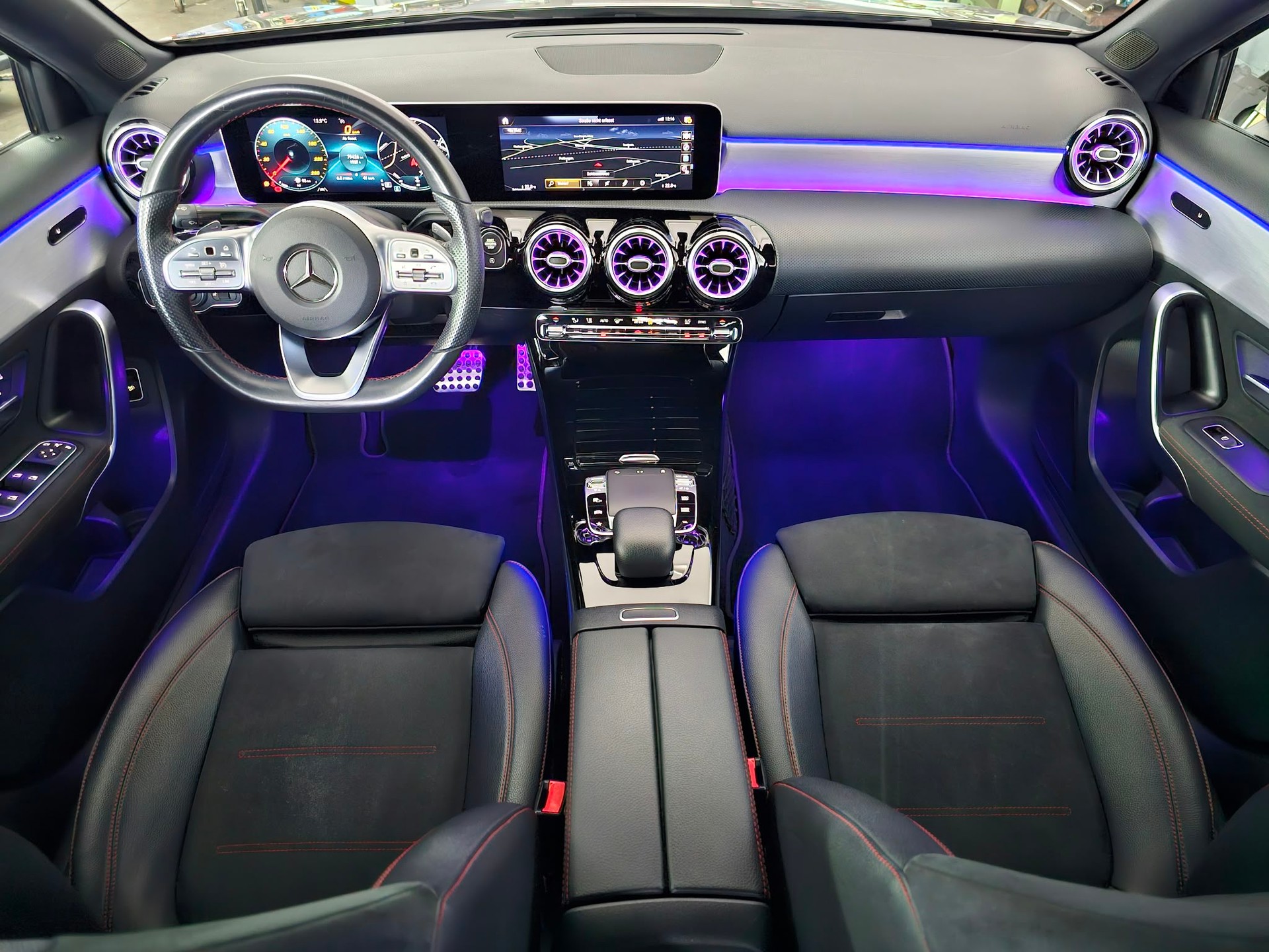MERCEDES-BENZ A 200 AMG Line 7G-DCT-image-10