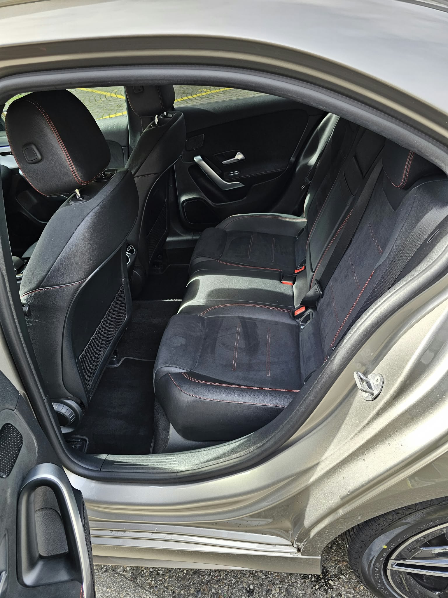 MERCEDES-BENZ A 200 AMG Line 7G-DCT-image-9