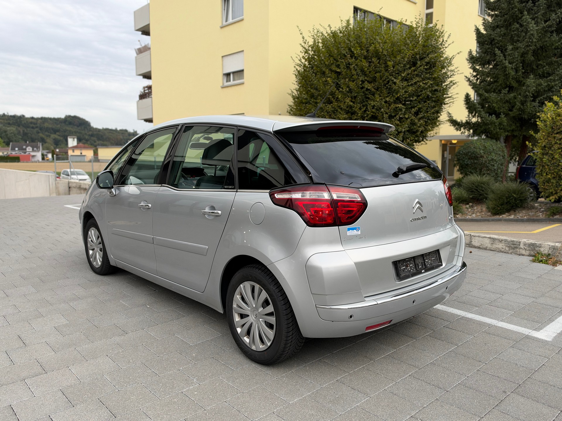 CITROEN C4 Picasso 1.6i 16V THP Séduction EGS6-image-2