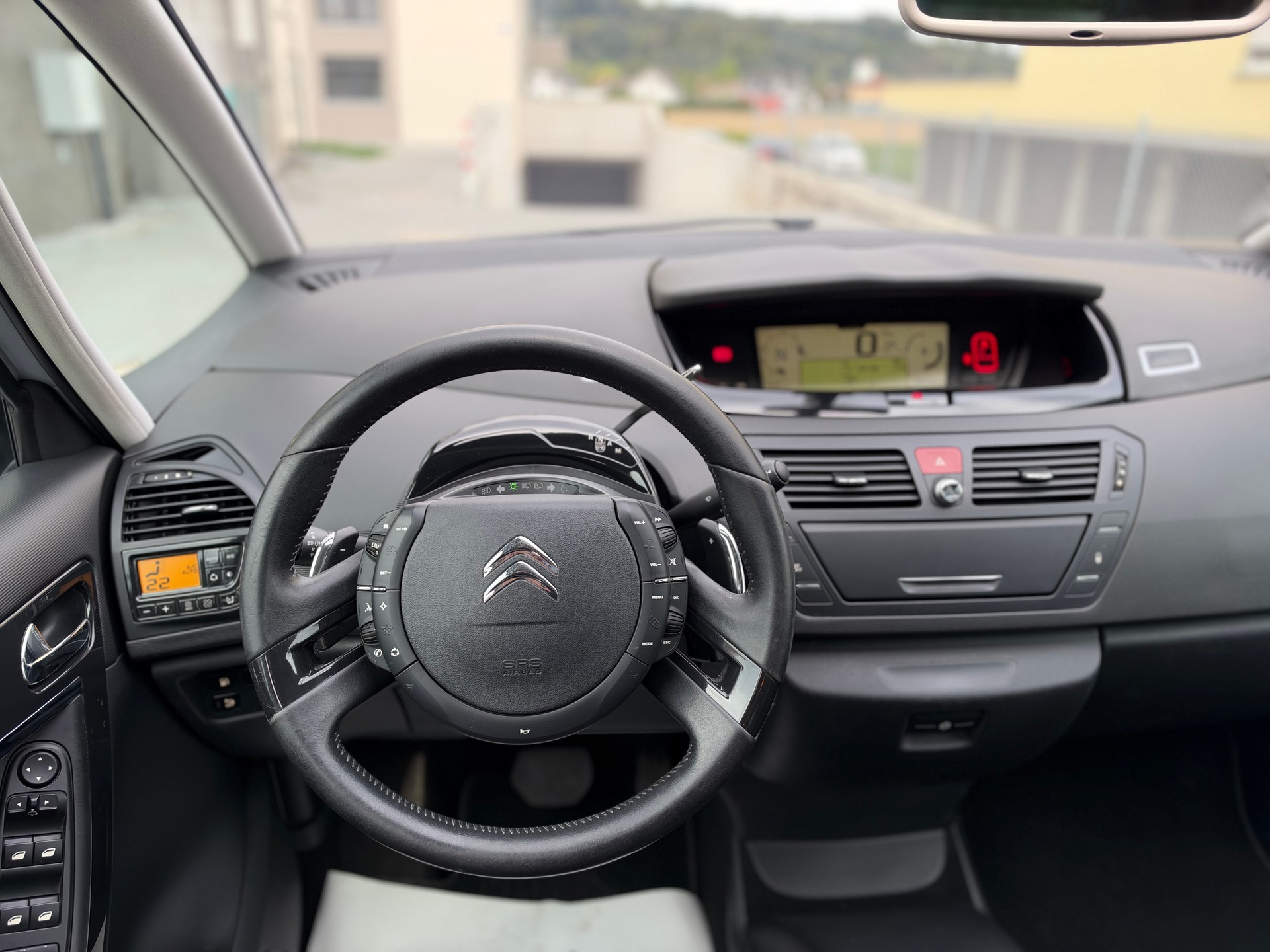 CITROEN C4 Picasso 1.6i 16V THP Séduction EGS6-image-10