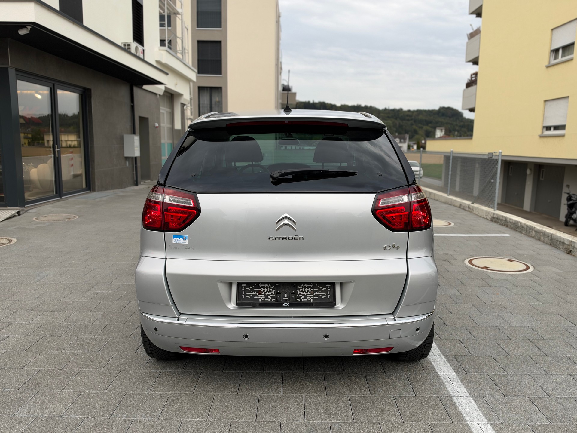 CITROEN C4 Picasso 1.6i 16V THP Séduction EGS6-image-3