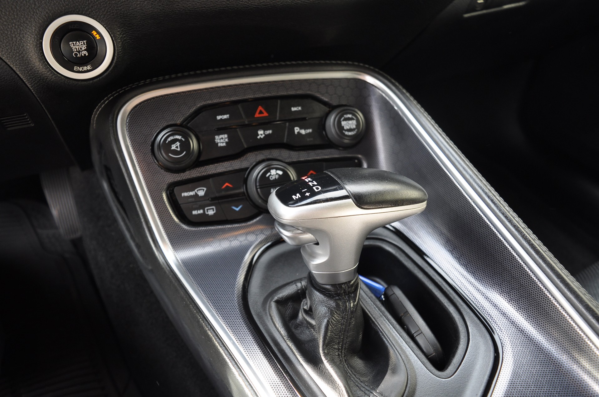 DODGE Challenger R/T-image-14