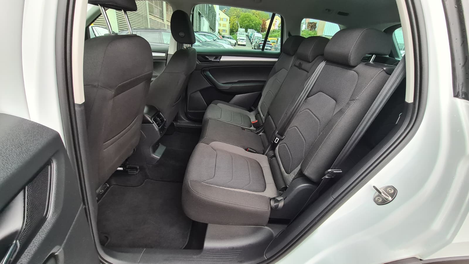SKODA Kodiaq 2.0 TDI CR Ambition 4x4 DSG ** DSG ** 7-Plätzer ** Gr-Navi ** Sitzheizung ** Abstandsregelsysteme ** Ab MFK-image-20