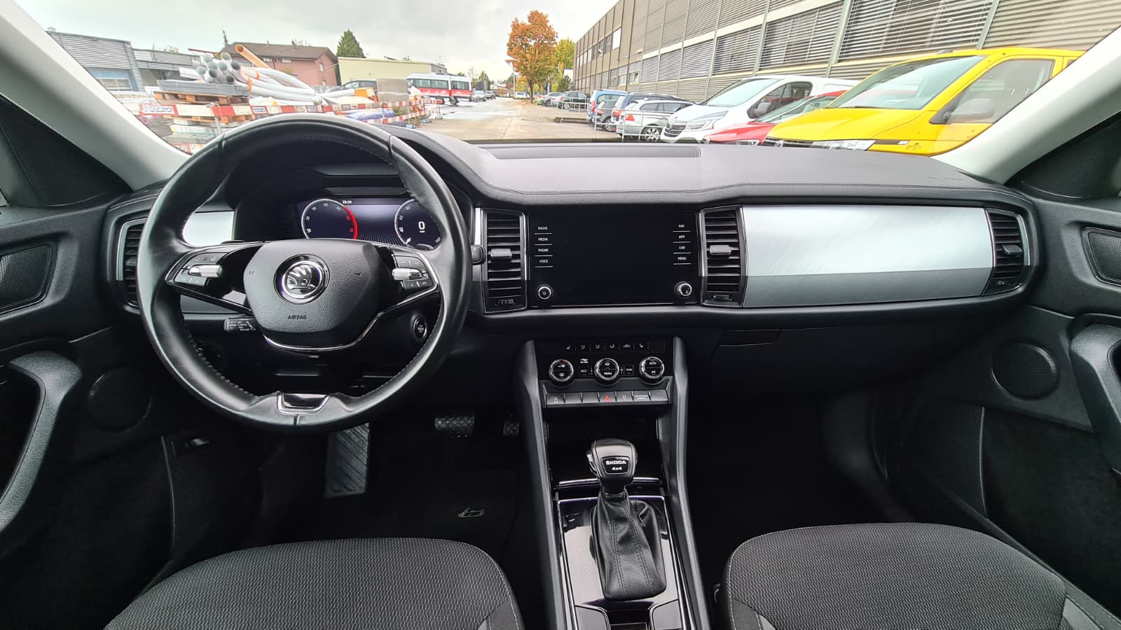 SKODA Kodiaq 2.0 TDI CR Ambition 4x4 DSG ** DSG ** 7-Plätzer ** Gr-Navi ** Sitzheizung ** Abstandsregelsysteme ** Ab MFK-image-16