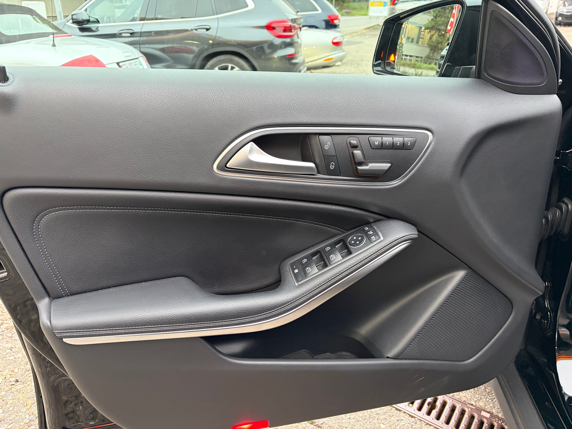 MERCEDES-BENZ GLA 200 CDI Swiss Star Edition 4Matic 7G-DCT-image-8