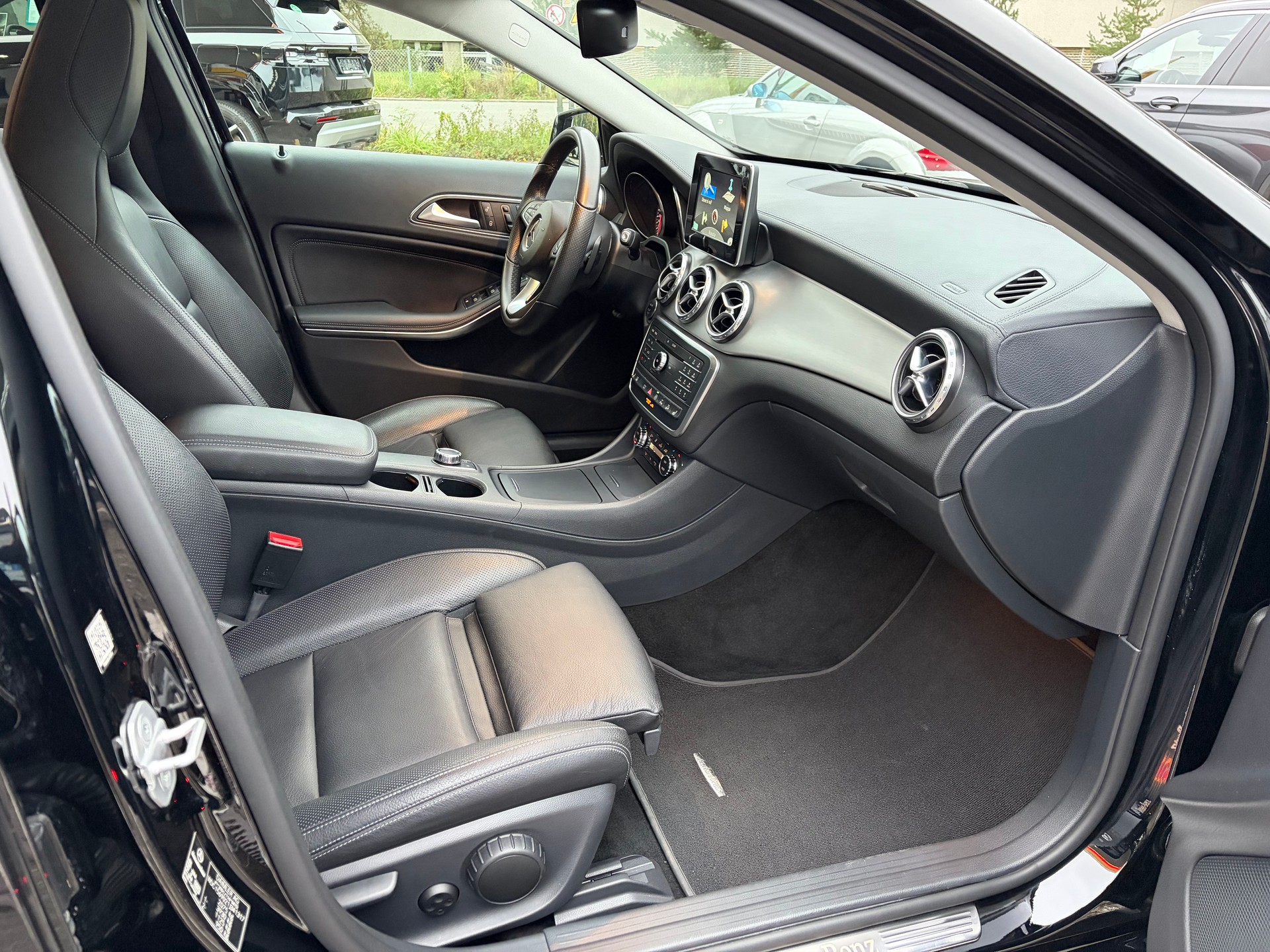 MERCEDES-BENZ GLA 200 CDI Swiss Star Edition 4Matic 7G-DCT-image-12