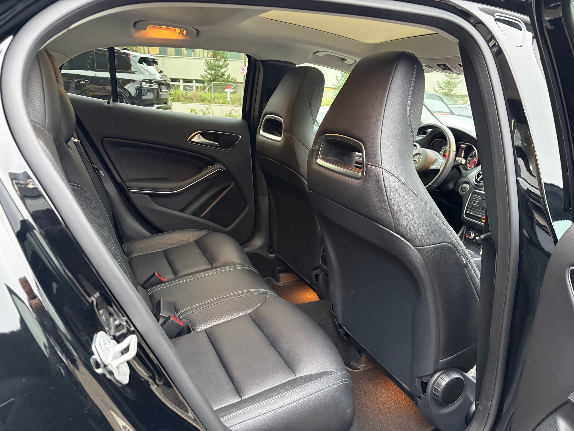 MERCEDES-BENZ GLA 200 CDI Swiss Star Edition 4Matic 7G-DCT-image-9