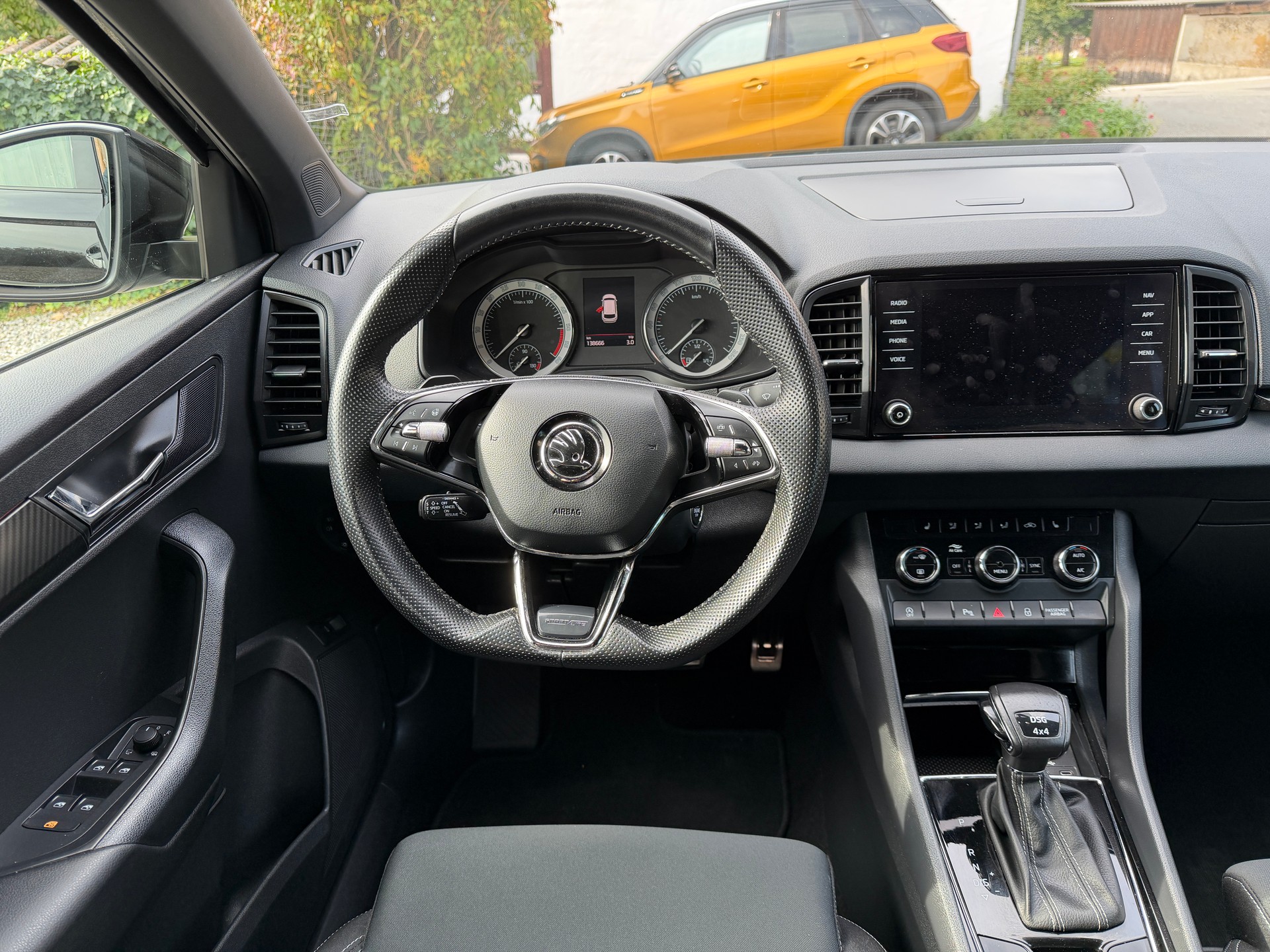 SKODA Karoq 2.0 TDI CR SportLine 4x4 DSG-image-7