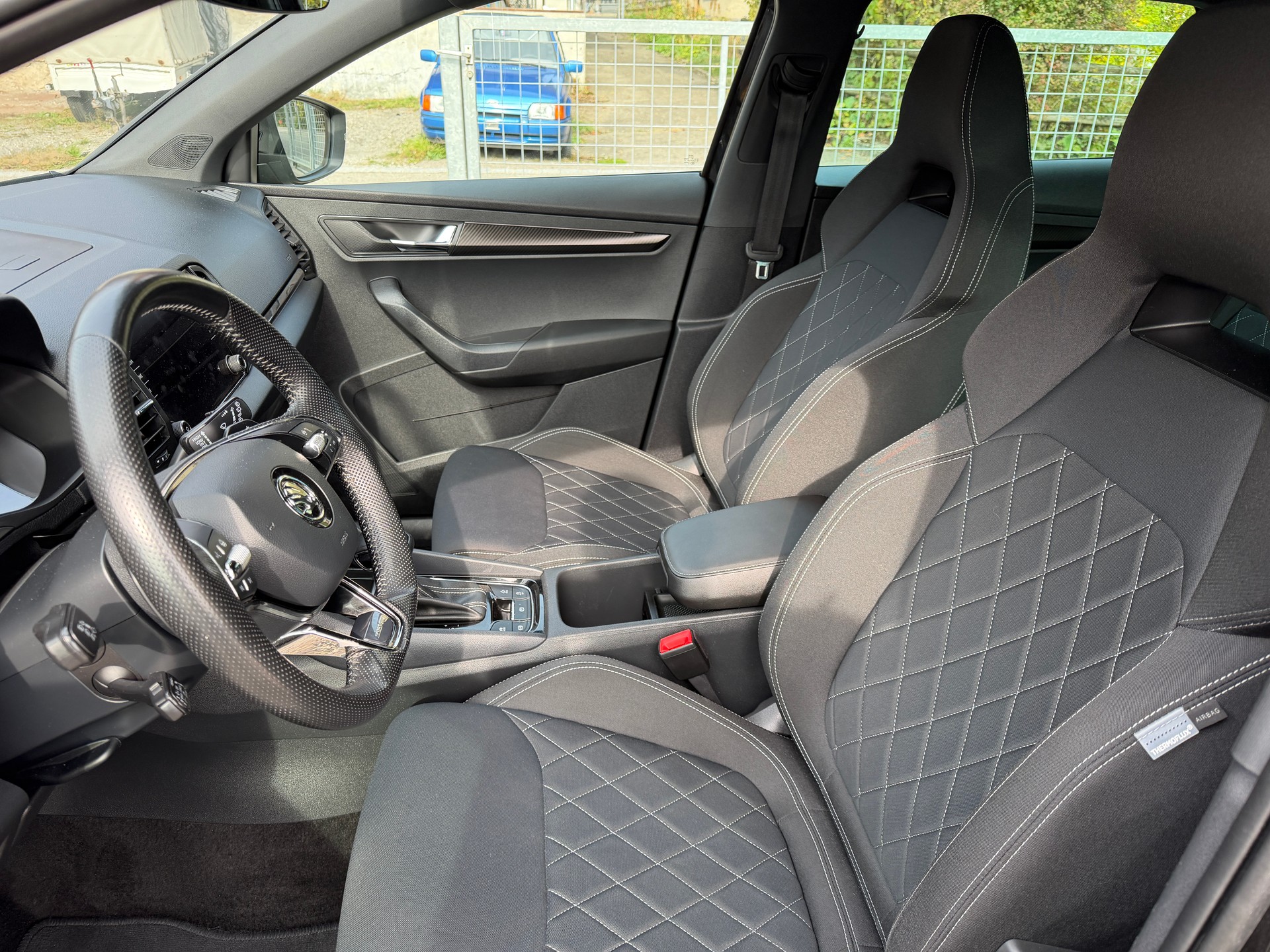 SKODA Karoq 2.0 TDI CR SportLine 4x4 DSG-image-5