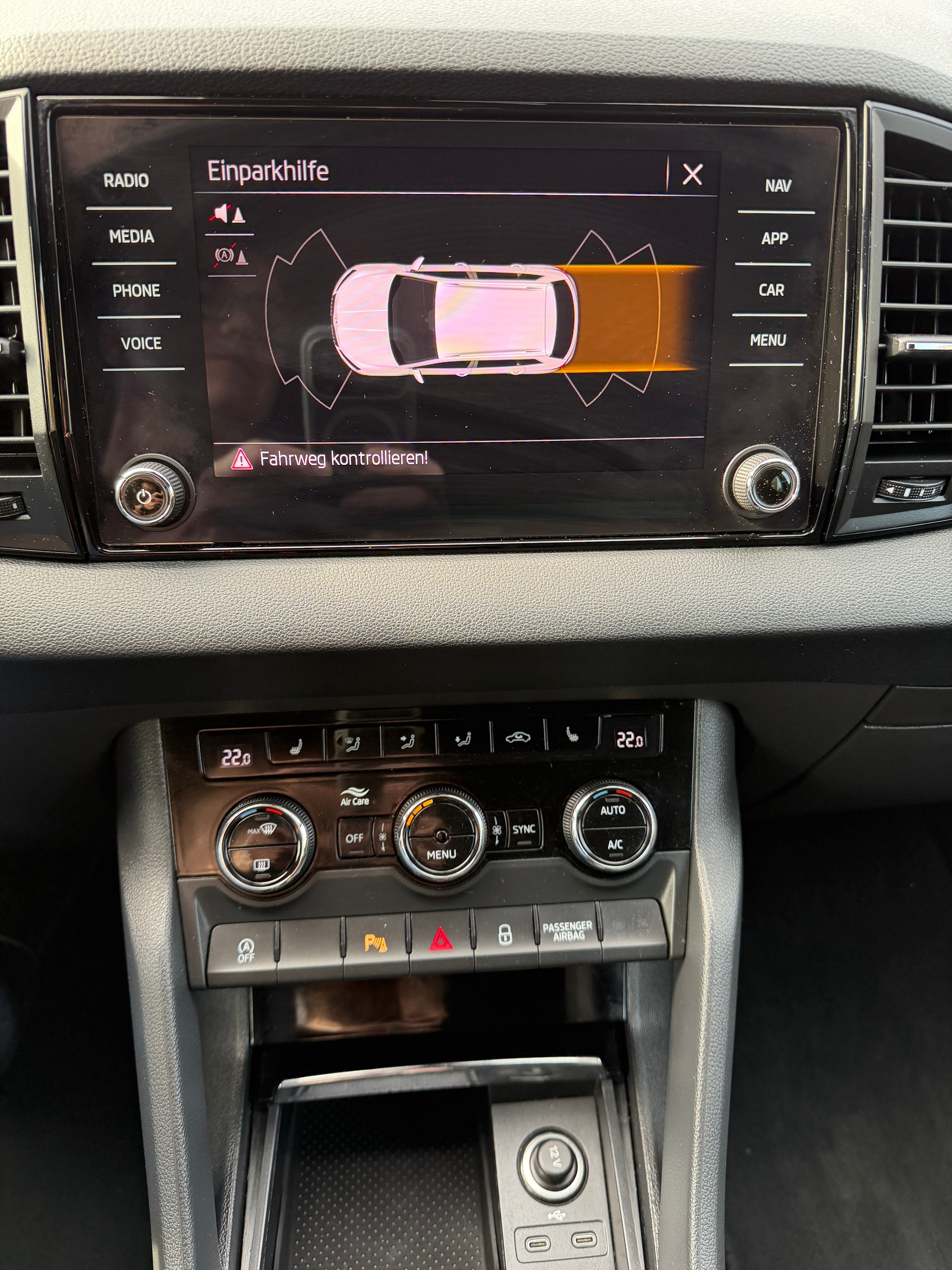 SKODA Karoq 2.0 TDI CR SportLine 4x4 DSG-image-11