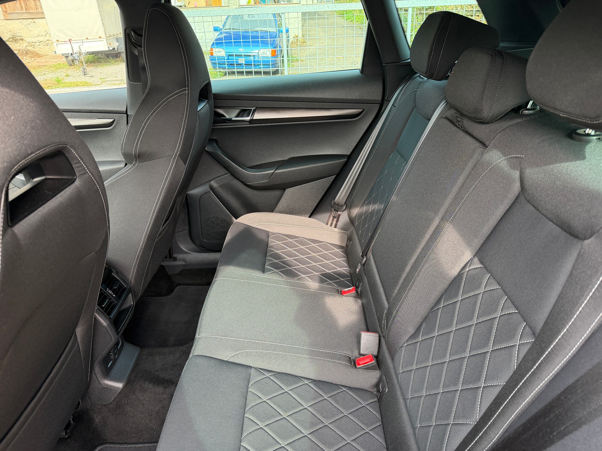 SKODA Karoq 2.0 TDI CR SportLine 4x4 DSG-image-6