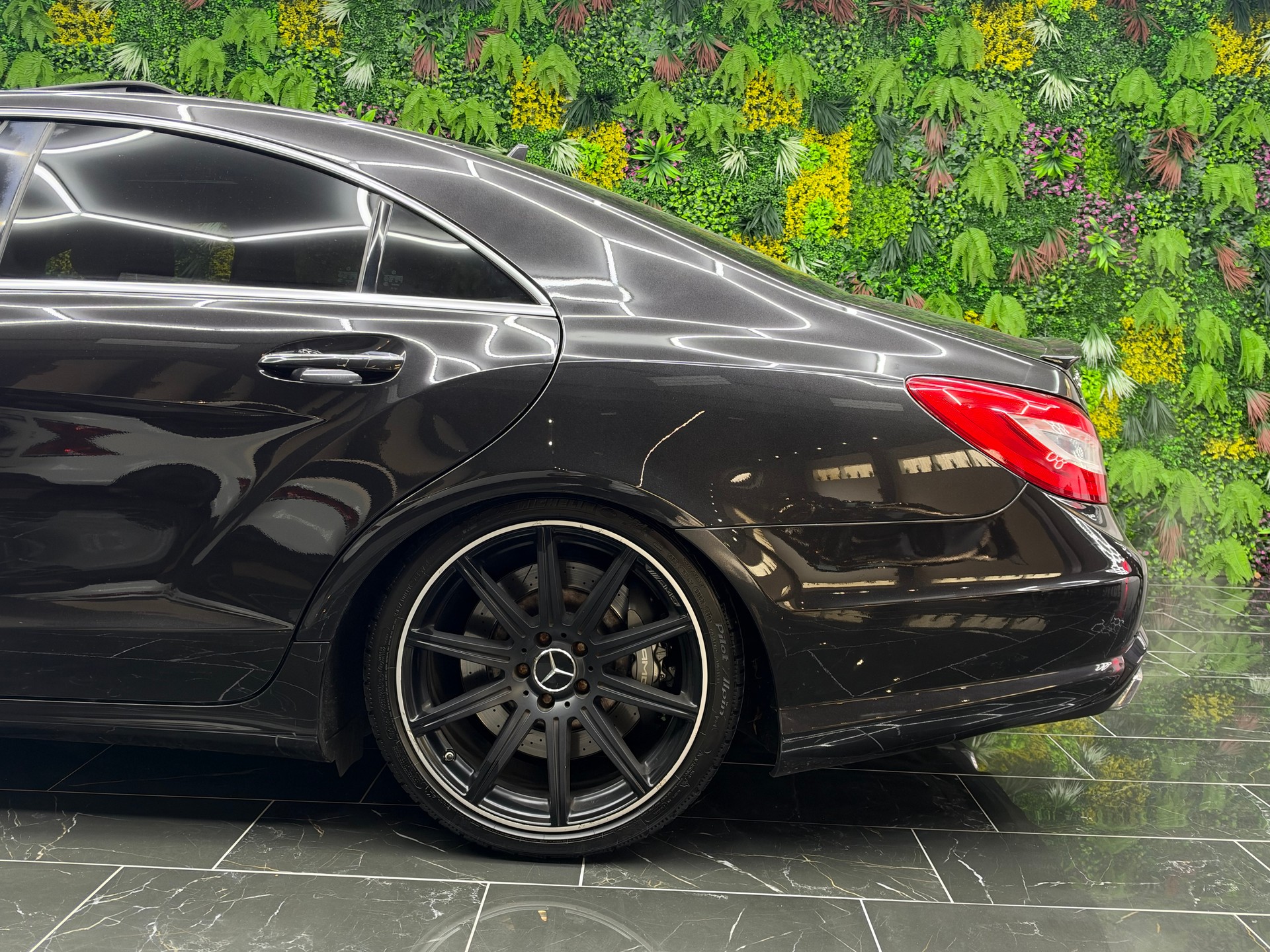 MERCEDES-BENZ CLS 63 AMG Speedshift MCT-image-4