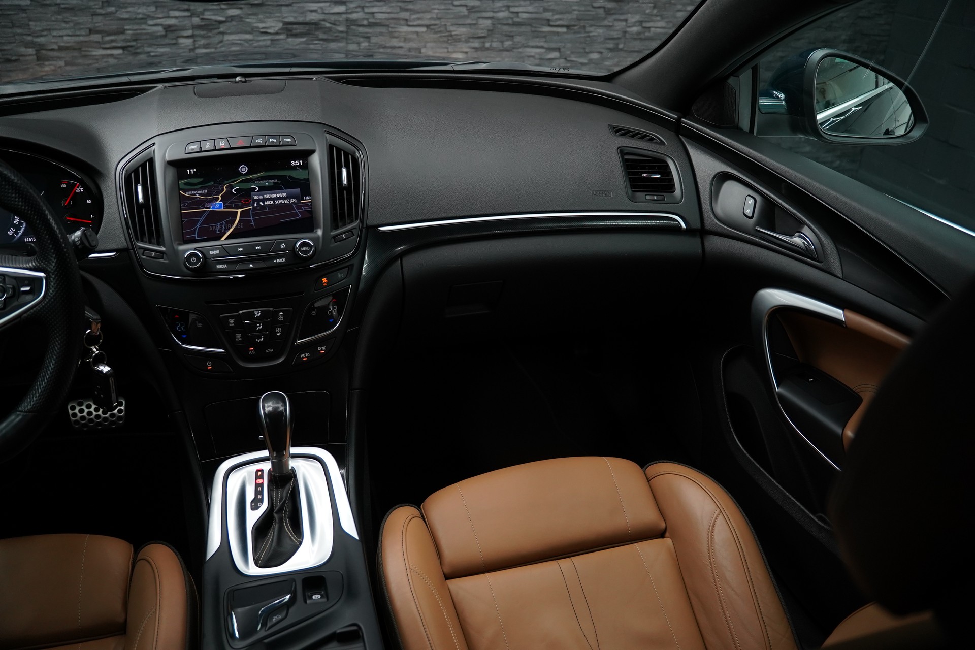 OPEL Insignia Country Tourer 2.0 Turbo 4WD Automatic-image-22