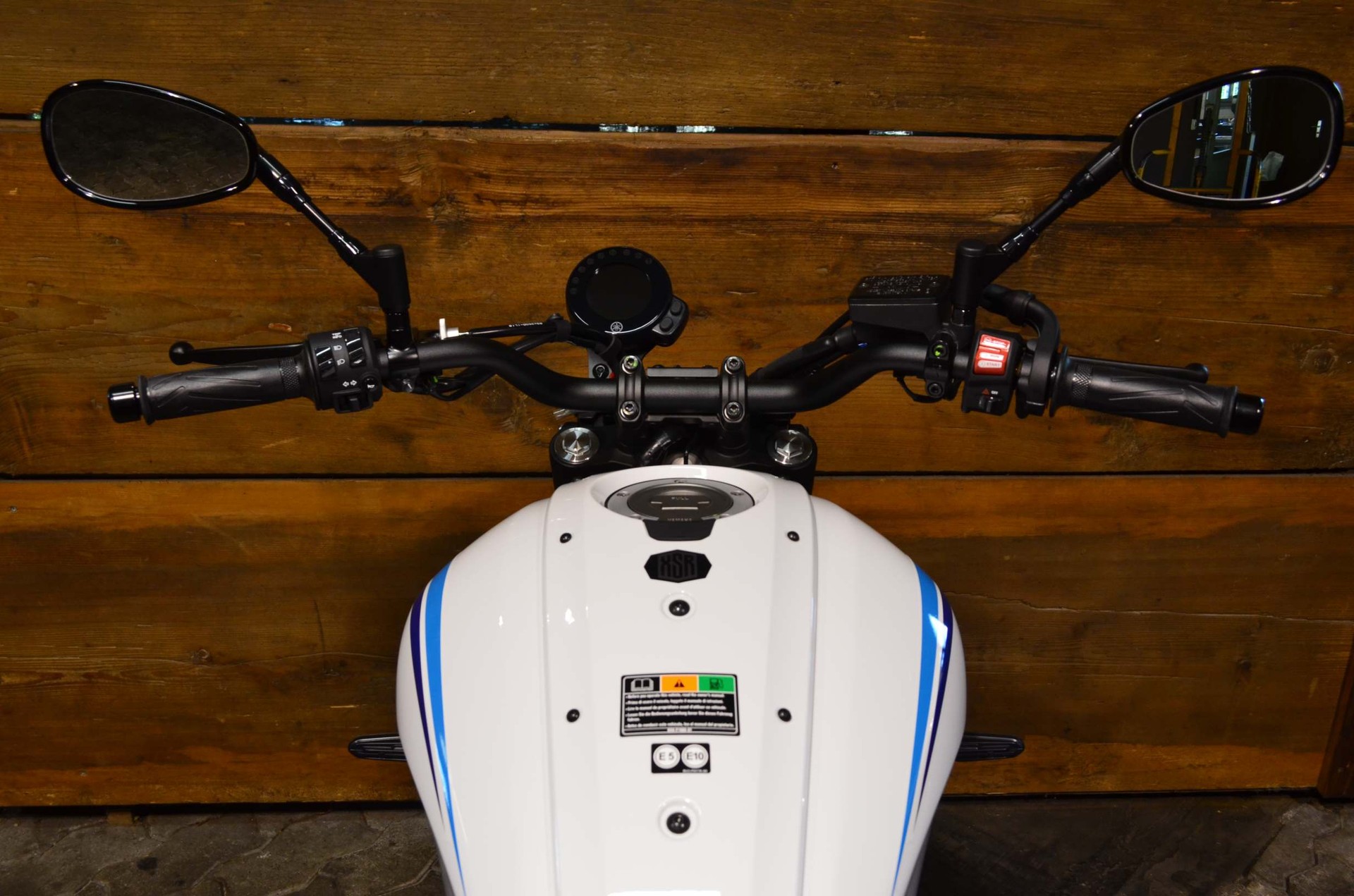 YAMAHA XSR 700-showroom-element-2