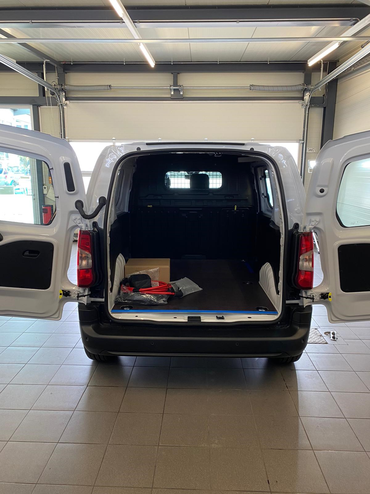 CITROEN e-Berlingo Swiss Edition 1000kg-image-4