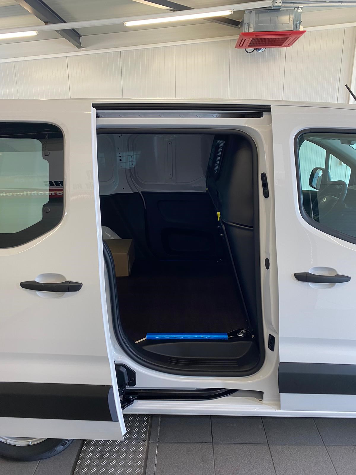 CITROEN e-Berlingo Swiss Edition 1000kg-image-6