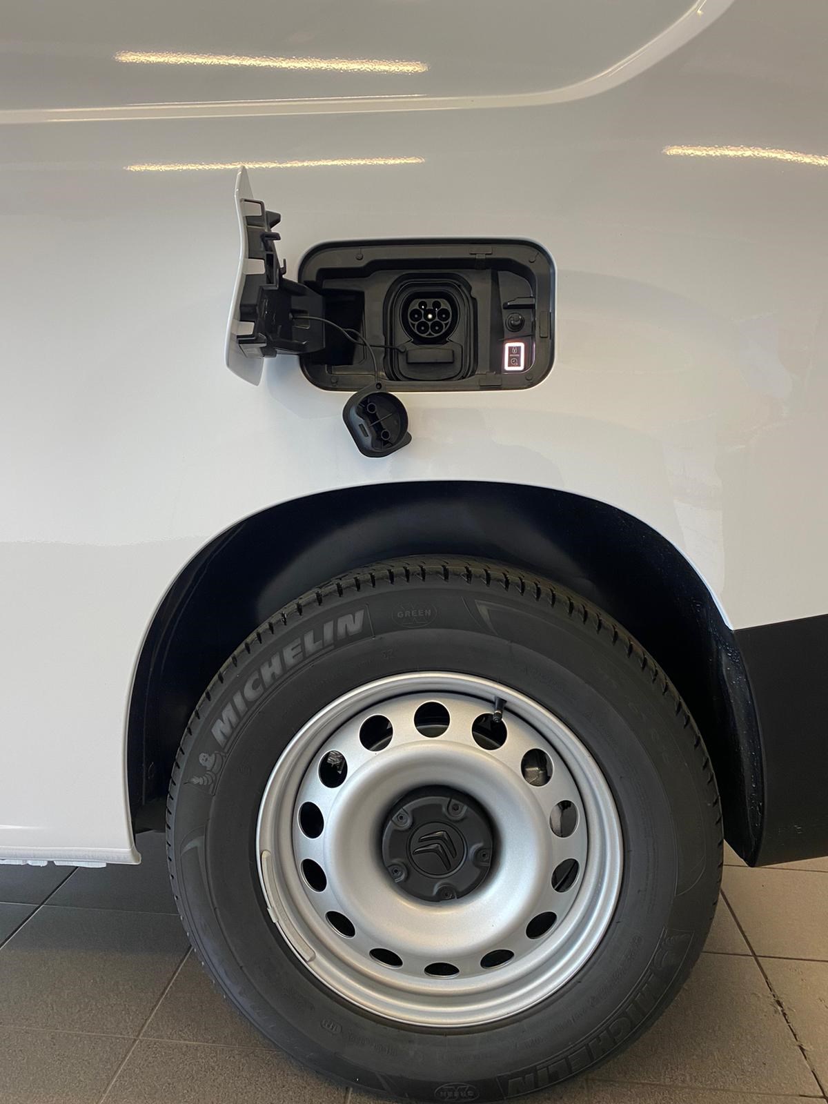 CITROEN e-Berlingo Swiss Edition 1000kg-image-10