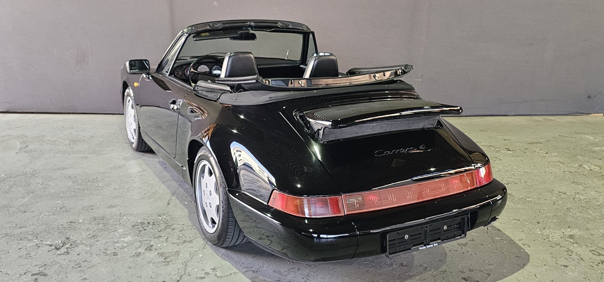 PORSCHE 911 Carrera 4 Cabrio-image-1