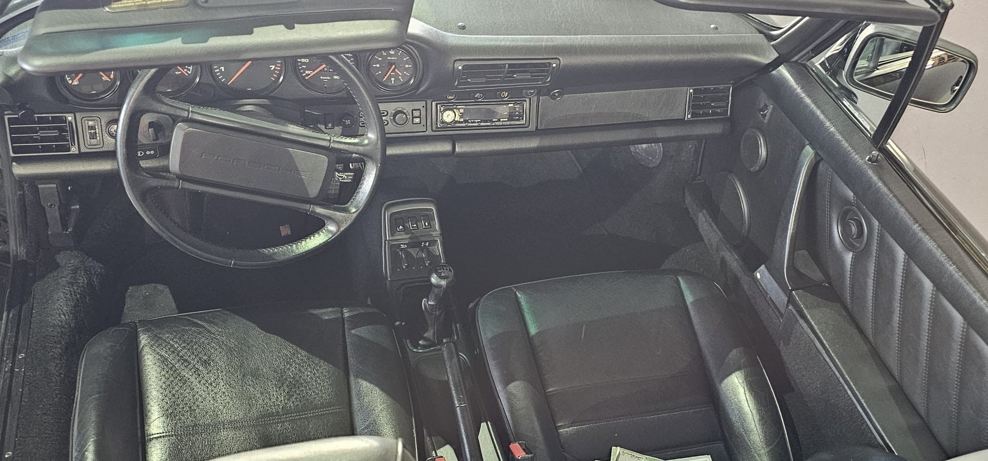 PORSCHE 911 Carrera 4 Cabrio-image-7