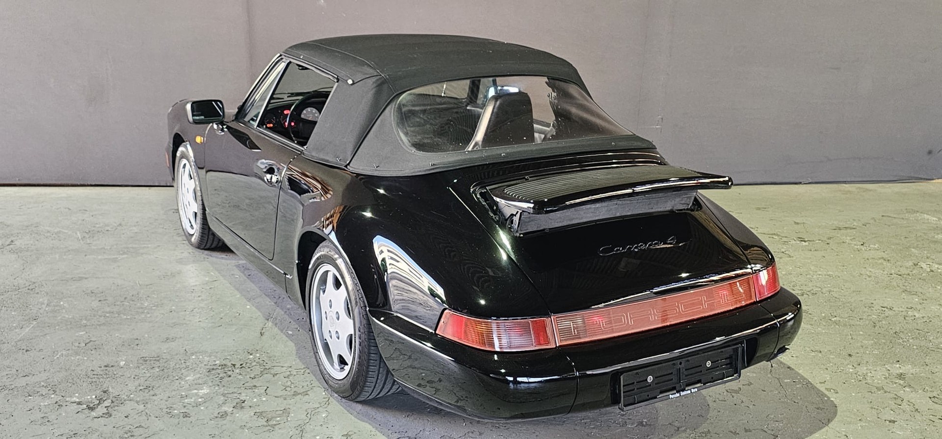 PORSCHE 911 Carrera 4 Cabrio-image-2