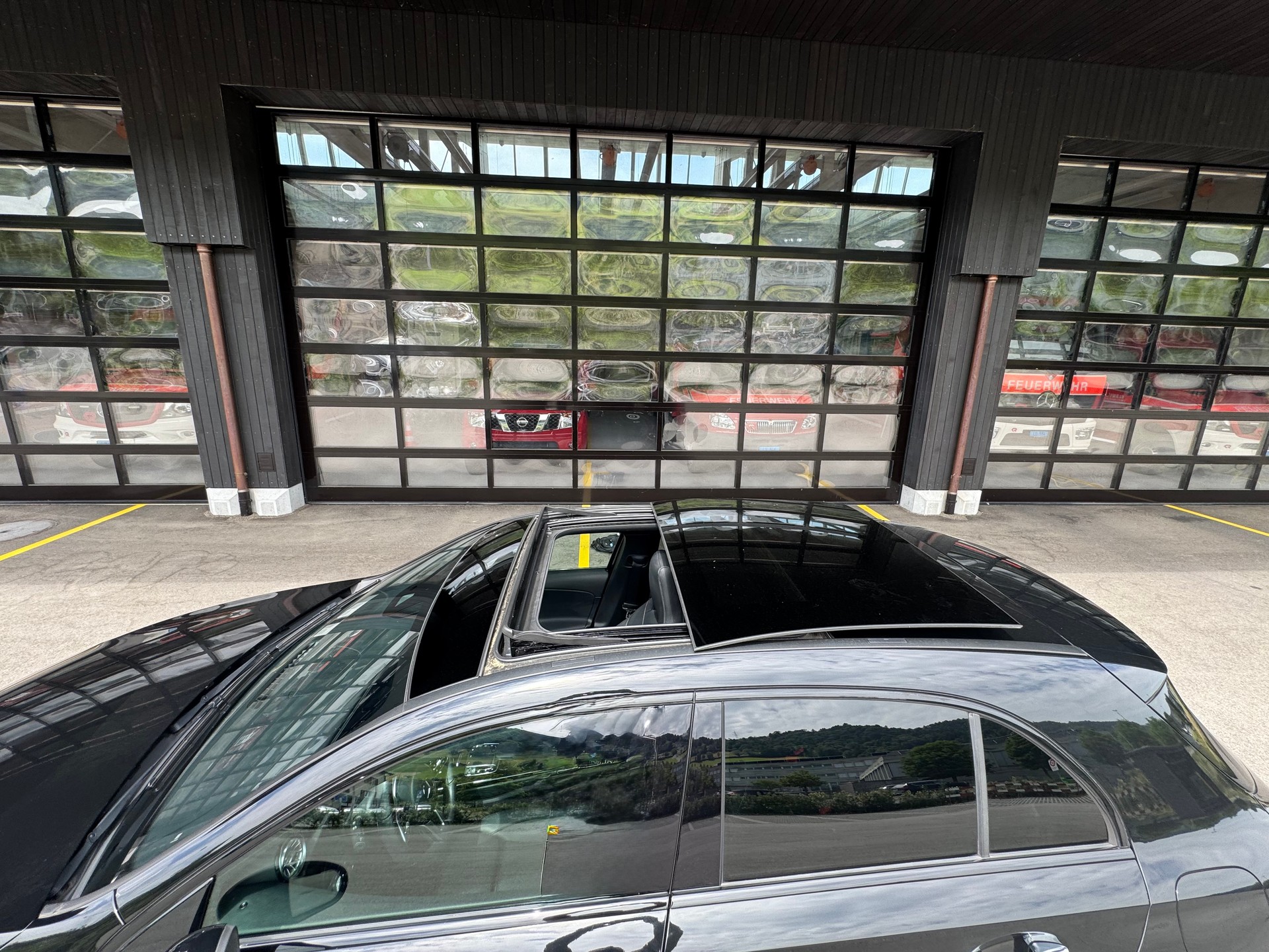 MERCEDES-BENZ A 180 AMG Line*Keyless Go*8-fach bereift*Panoramadach*-image-6