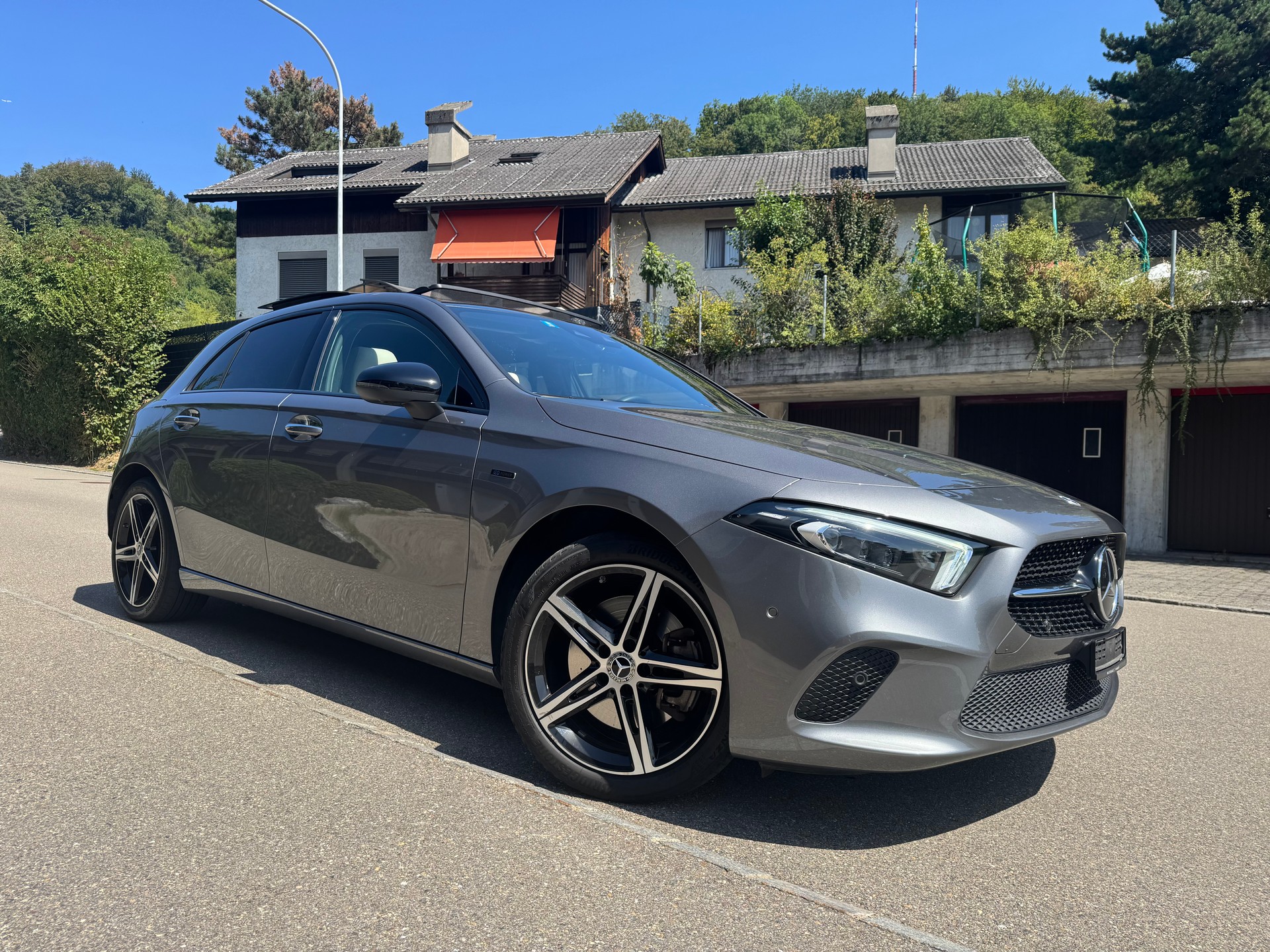 MERCEDES-BENZ A250 AMG*AHK*Sitzheizung&Kühlung*360Kamera*Keyless Go*8-fach bereift*Panoramadach*218PS*-image-5