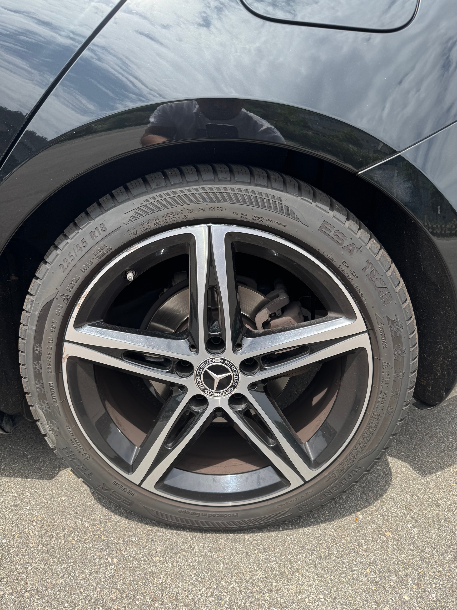 MERCEDES-BENZ A 180 AMG Line*Keyless Go*8-fach bereift*Panoramadach*-image-17