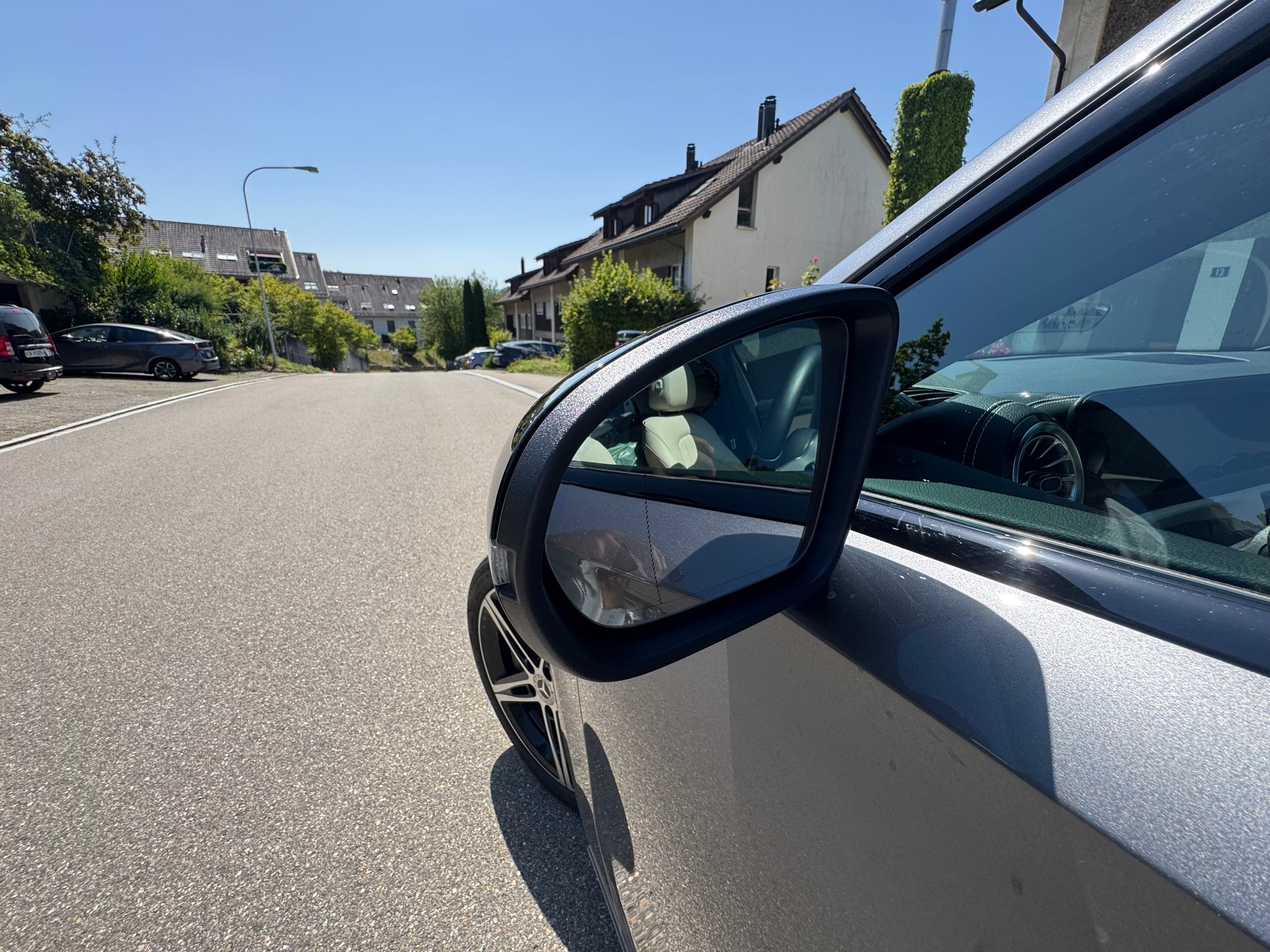 MERCEDES-BENZ A250 AMG*AHK*Sitzheizung&Kühlung*360Kamera*Keyless Go*8-fach bereift*Panoramadach*218PS*-image-17
