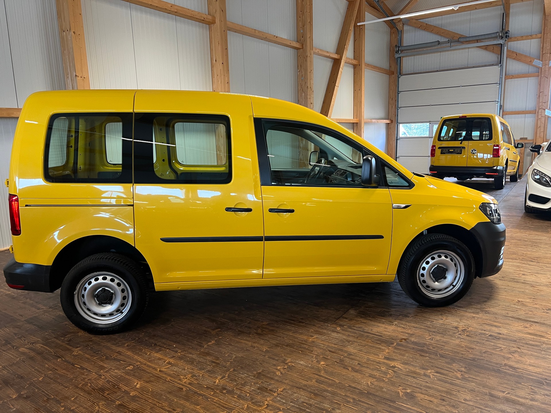 VW Caddy 2.0TDI BlueMotion Technology-showroom-element-3
