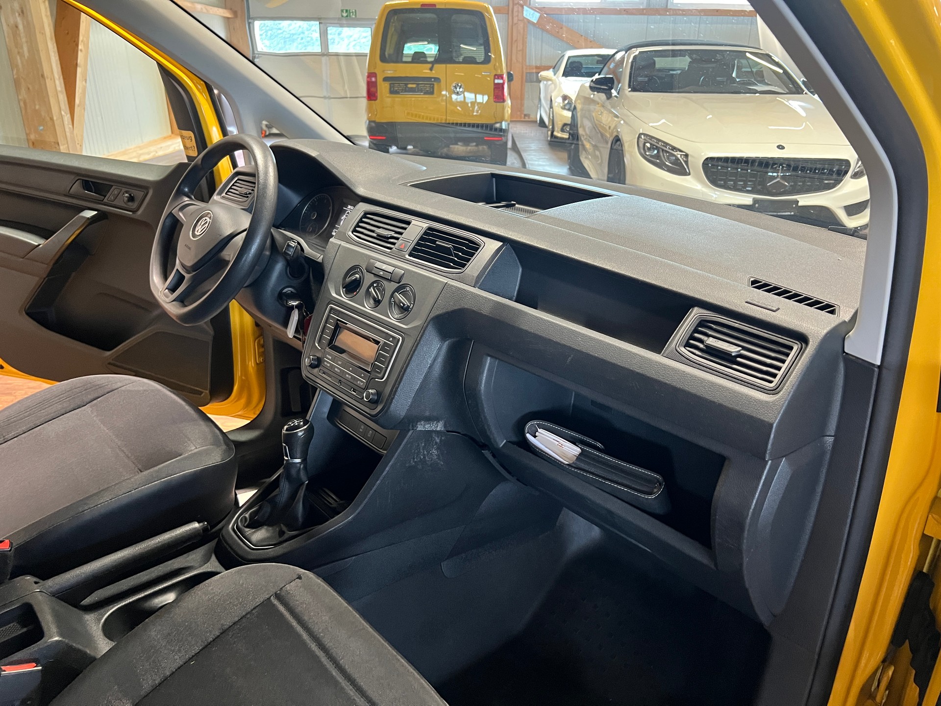 VW Caddy 2.0TDI BlueMotion Technology-image-12